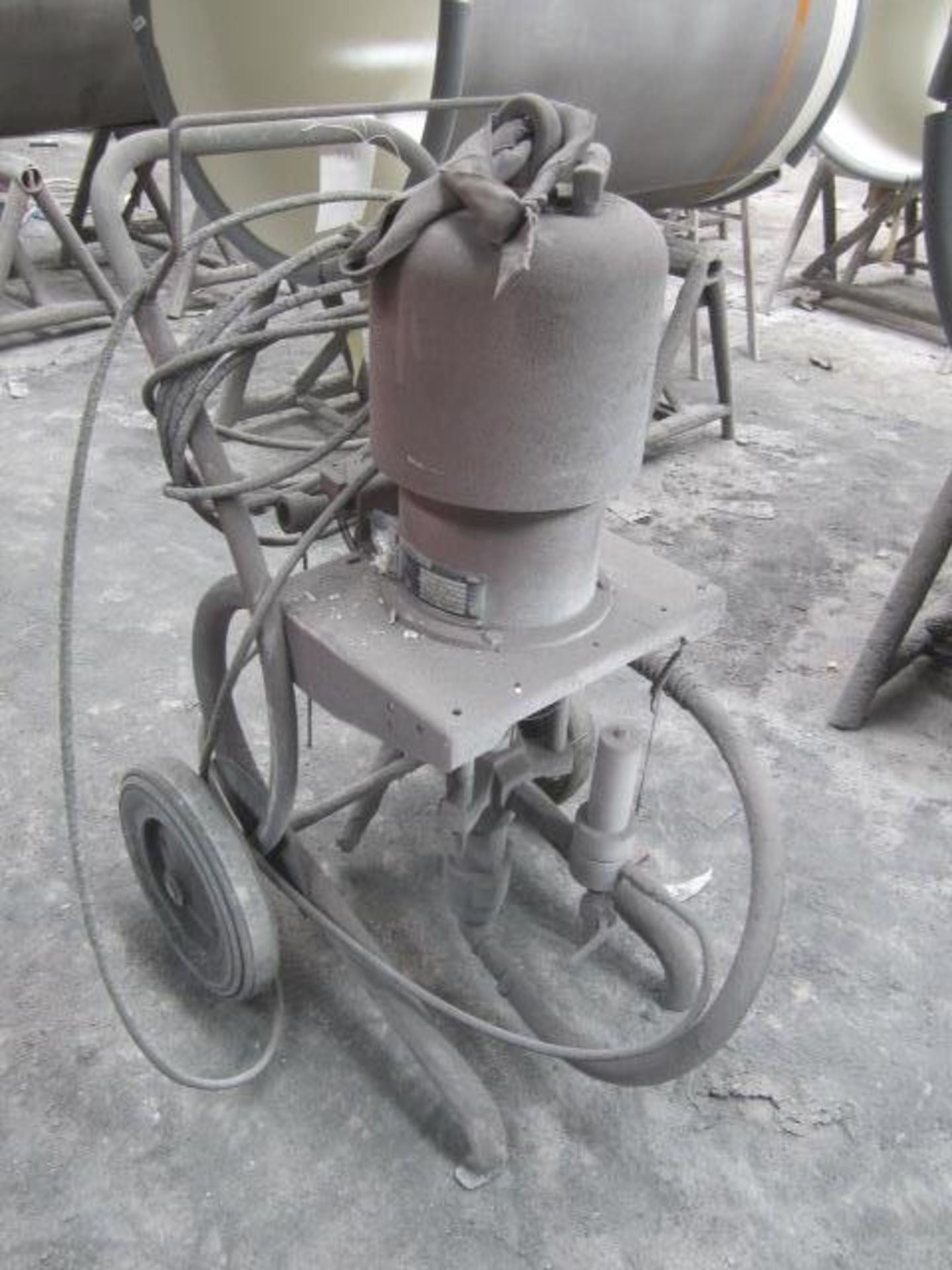 Tech mobile Q-AXT56-1 pneumatic airless paint spray pump, with spray gun and hose, serial no.