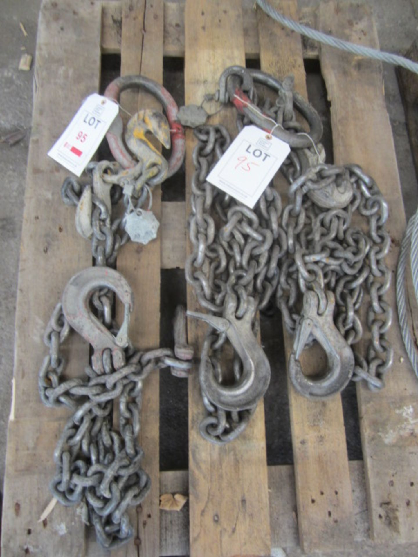 Two twin lifting chains and hooks NB: The purchaser must ensure a Thorough Examination is carried