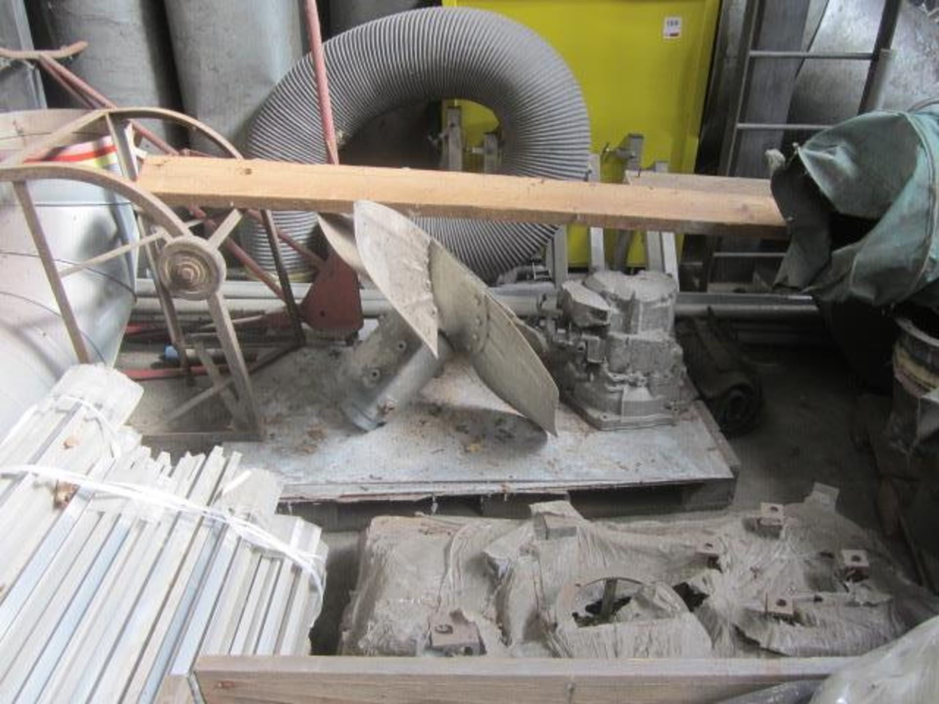 Two Flaktwood extractor fans and assorted ducting etc., as lotted - Image 8 of 9