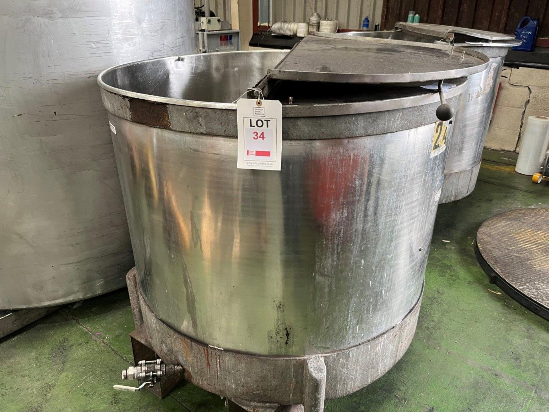Stainless steel mixing vessel