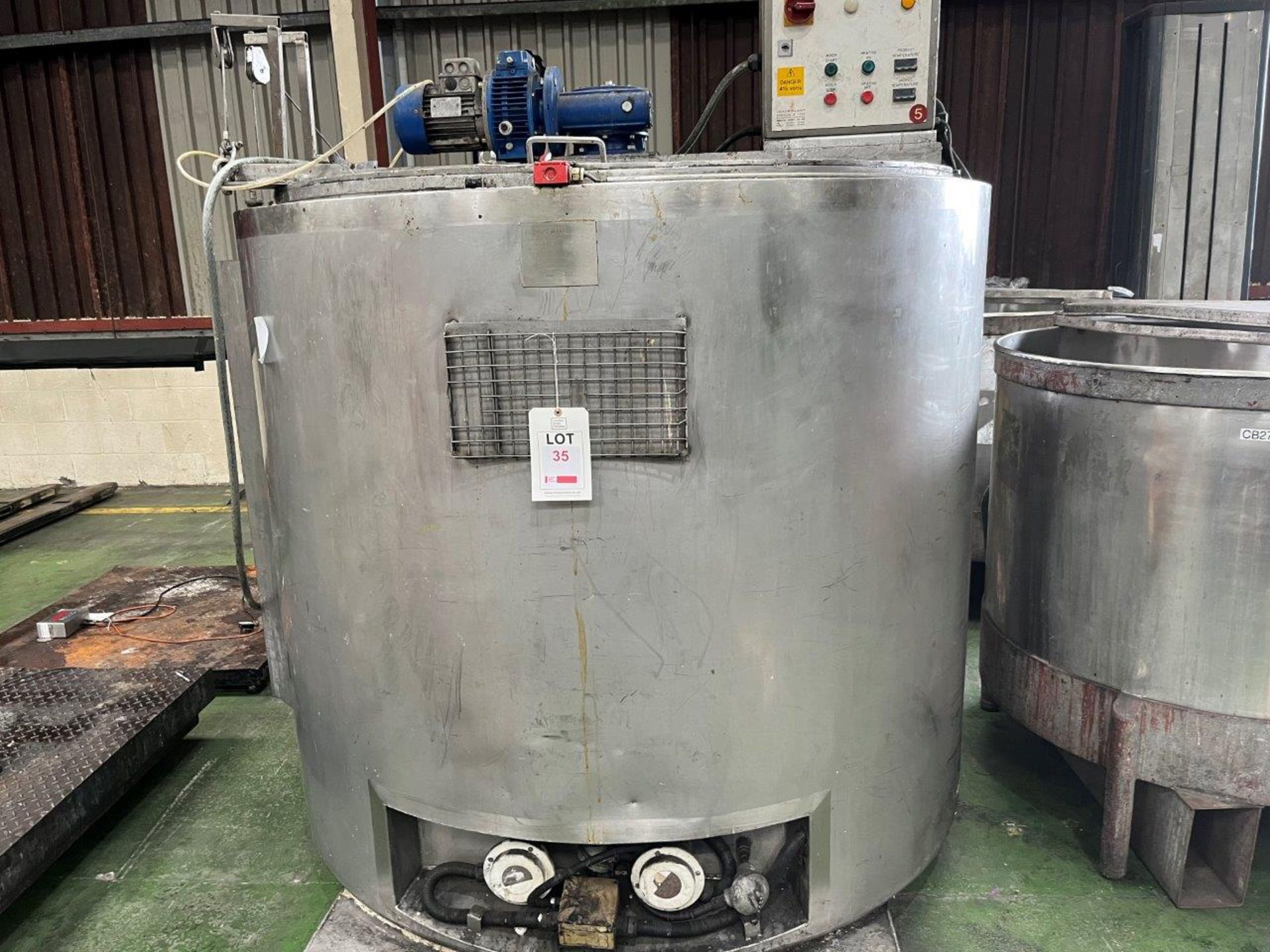 Stainless steel mixing vessel