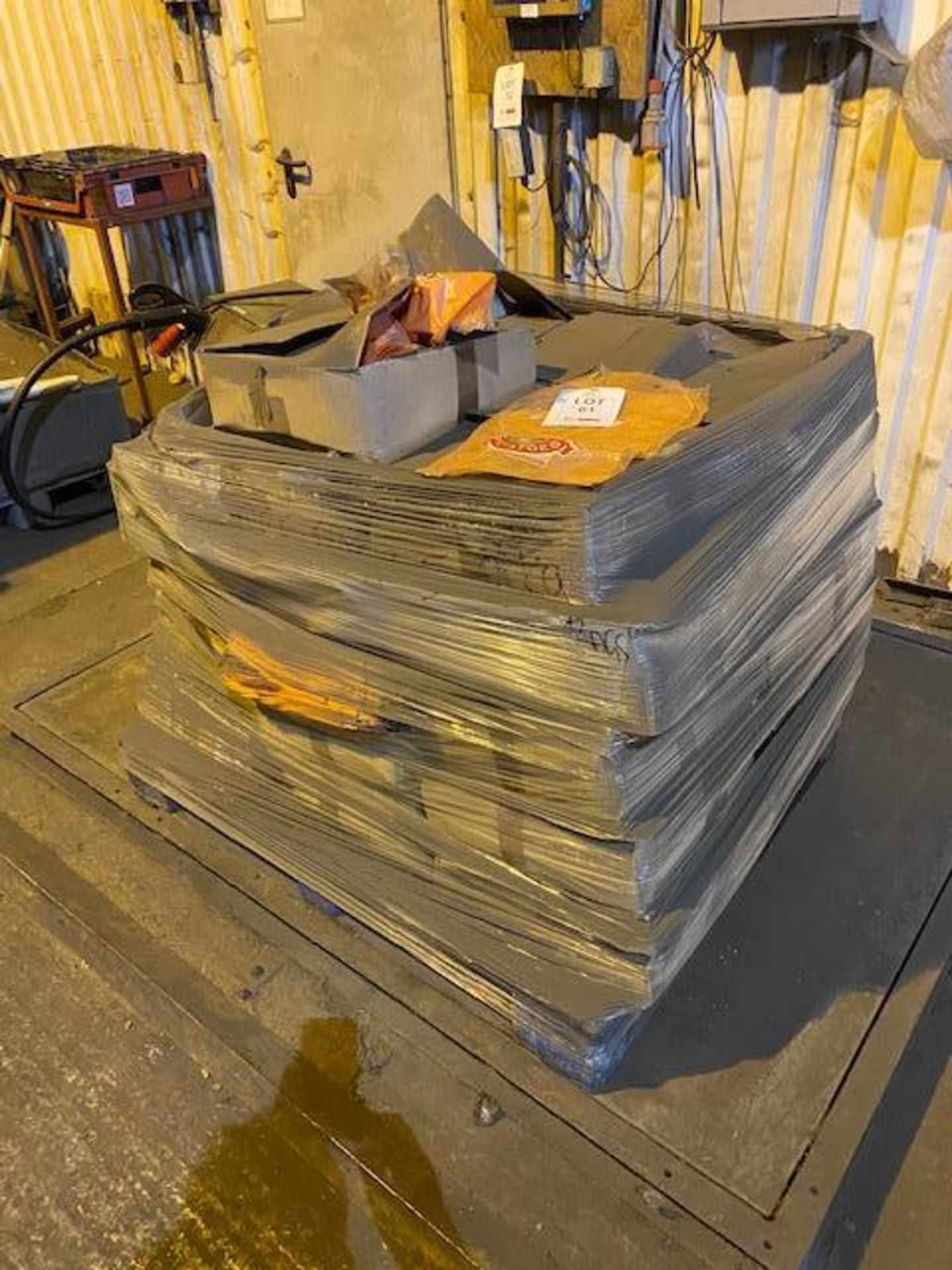 Pallet of 5Kg Plastic Potato bags and 5 x boxes of 1500 2kg bags - Image 2 of 3