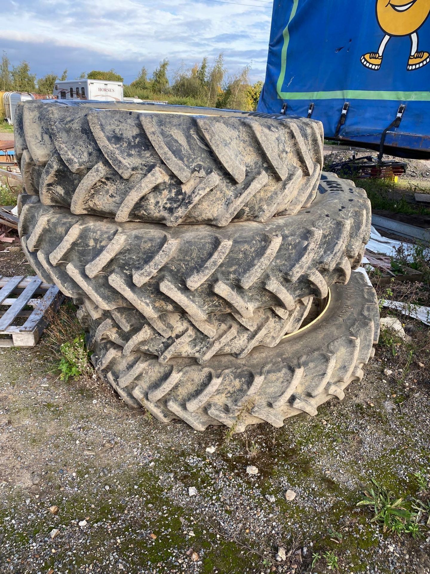 Set of Row Crop Wheels and Tyres for a New Holland 721 Tractor, two 380/85/R34 and two 380/90/R50 - Image 2 of 4