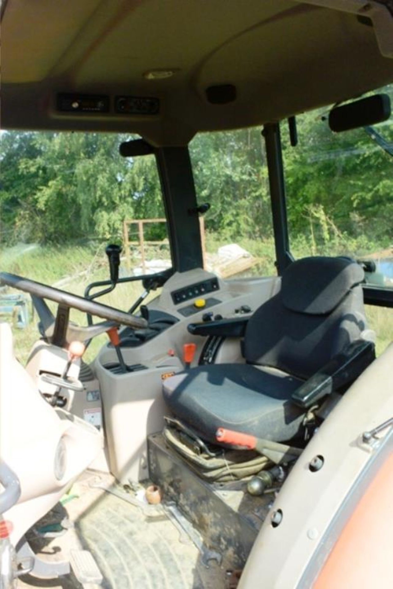 Kubota M6060 60 hp tractor, registration OY63 LBN (2013) with Kubota LA1154 front loader, Kubota - Image 13 of 22