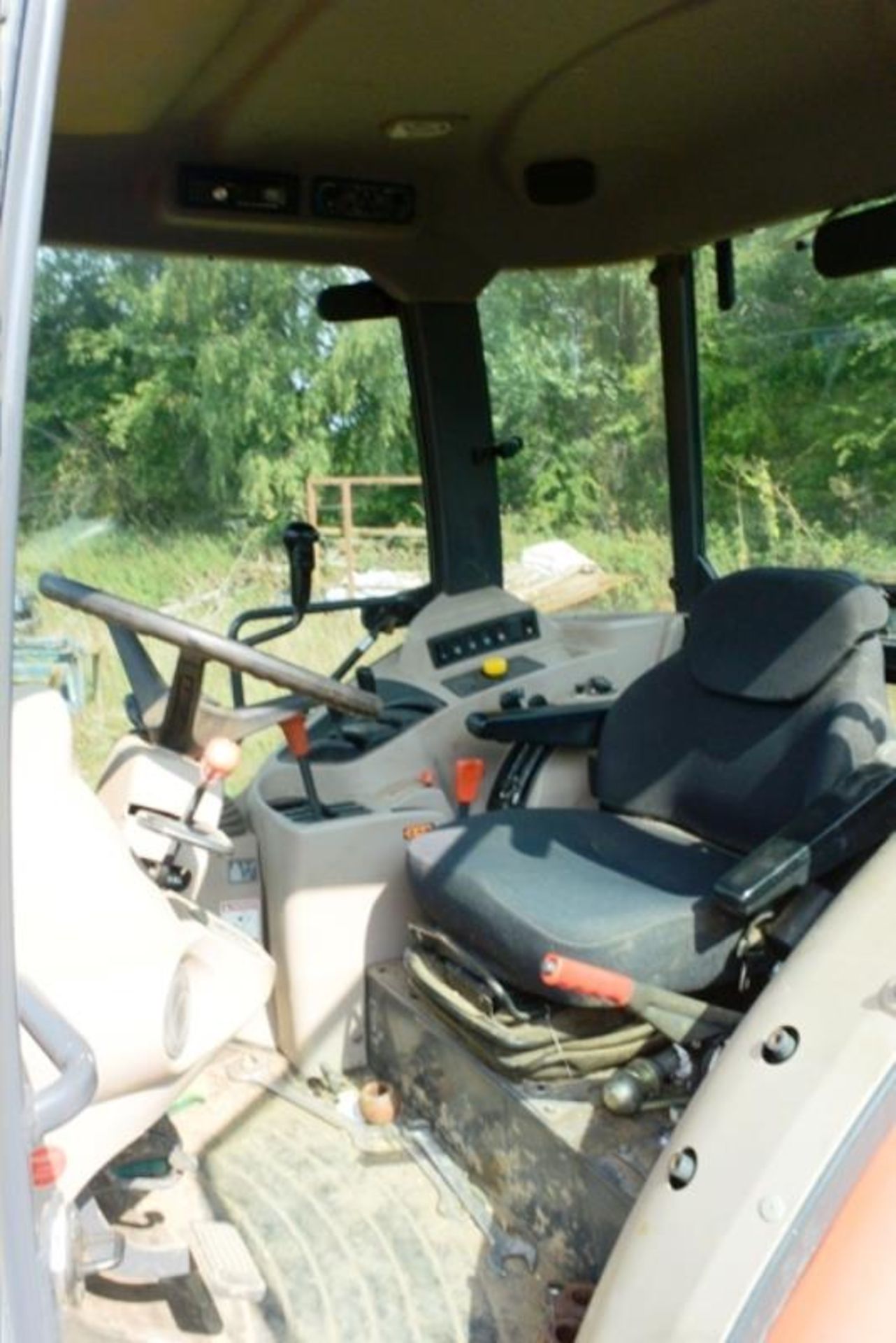 Kubota M6060 60 hp tractor, registration OY63 LBN (2013) with Kubota LA1154 front loader, Kubota - Image 14 of 22