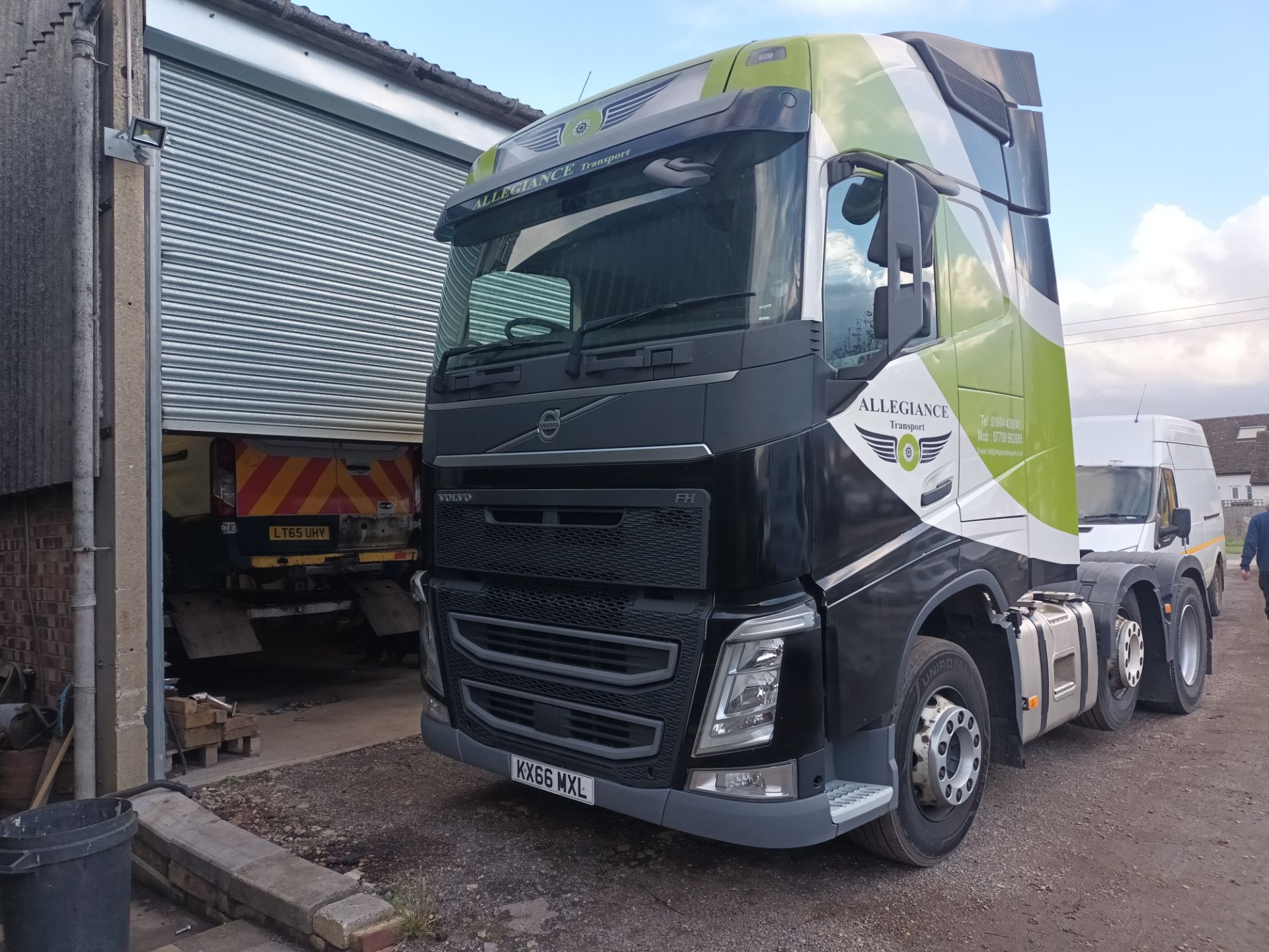 Volvo FH460 Globetrotter 6x2 tractor unit, registration no: KX66 MXL, first registered September 201 - Image 2 of 8