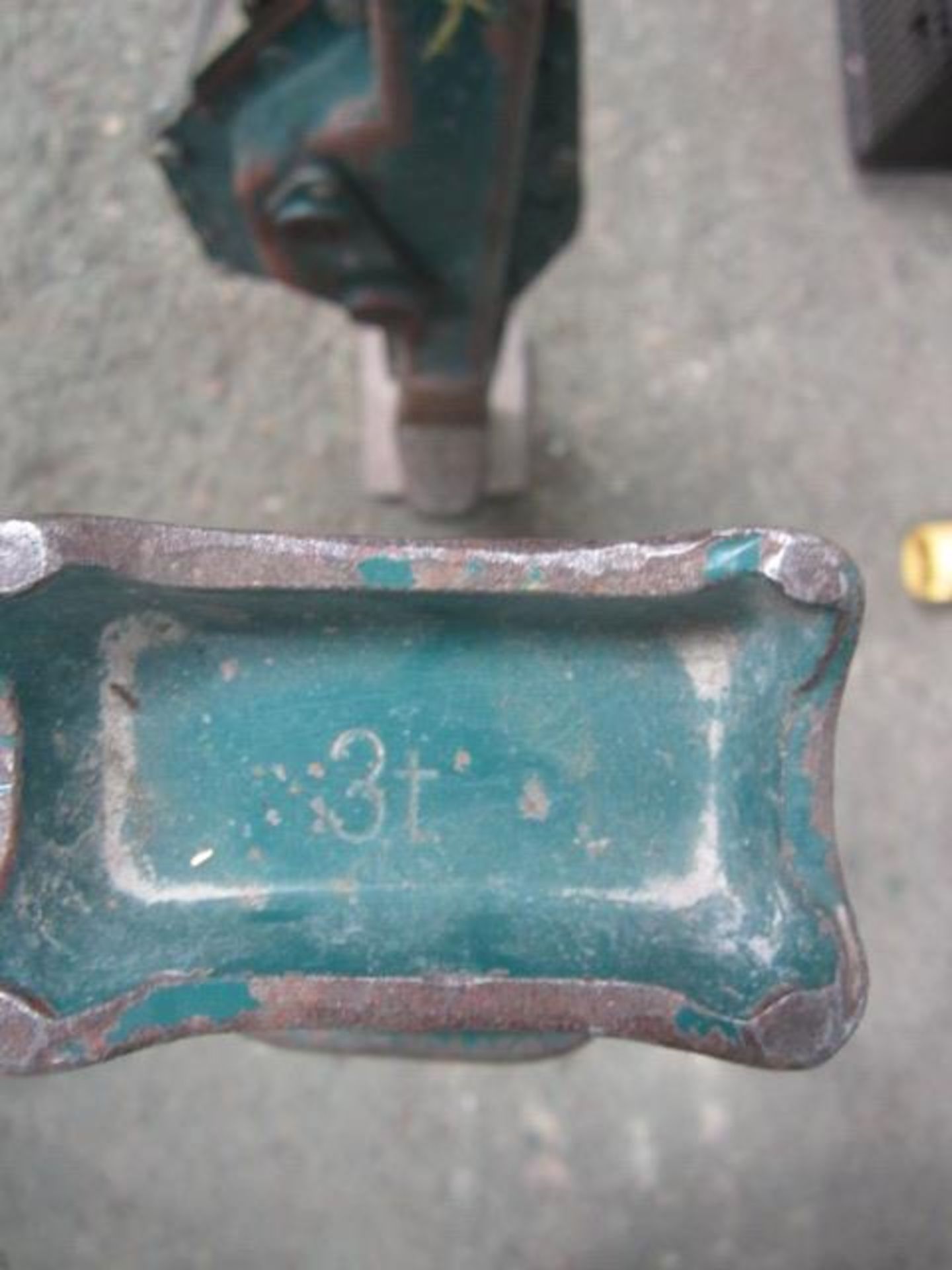 Two unnamed mechanical steel jacks, SWL 3 tonne NB: This item has no record of Thorough Examination. - Image 3 of 4