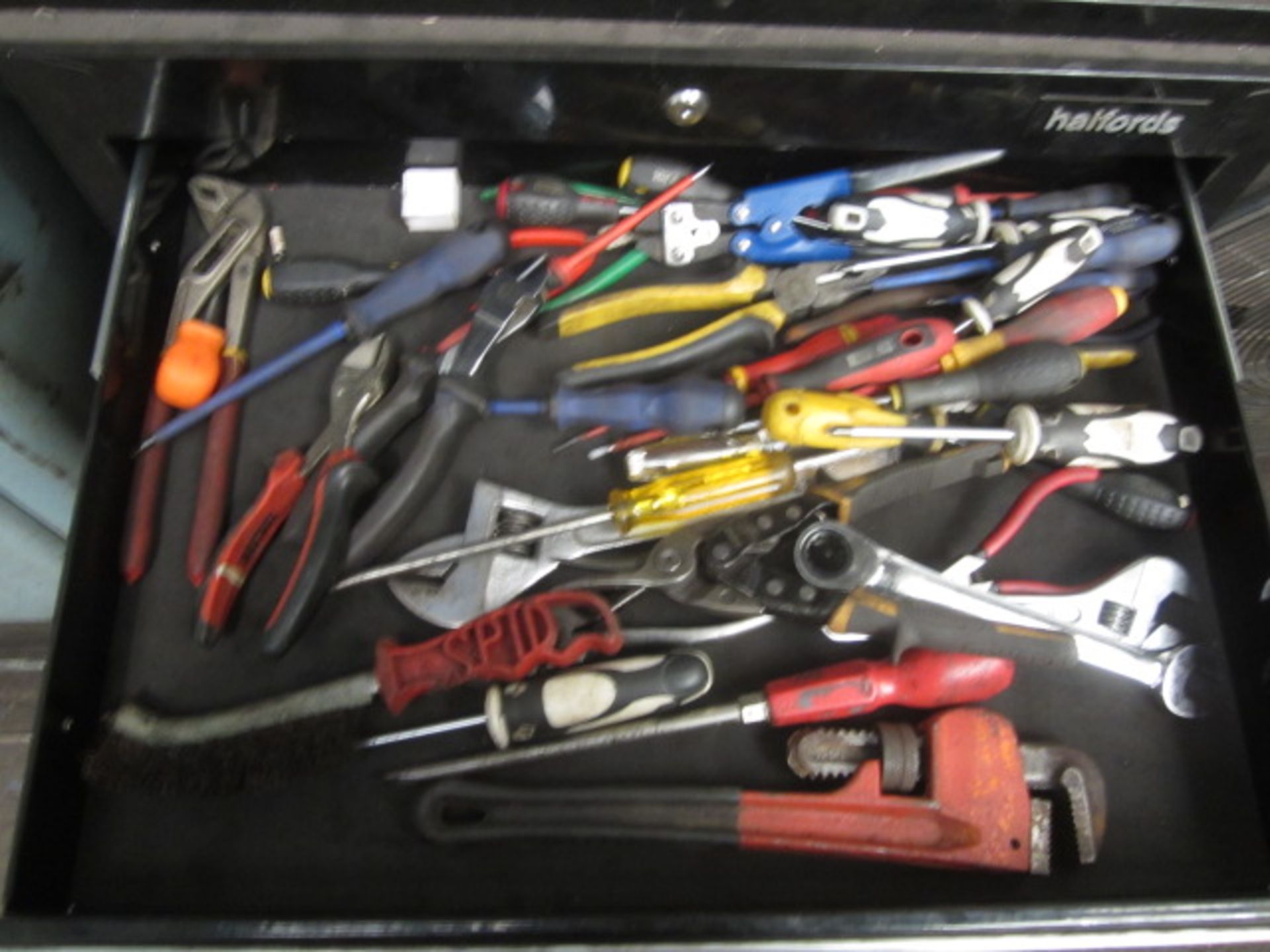 Halfords 13 drawer mobile tool chest with contents including assorted hand tools, cutters etc., as - Image 7 of 8