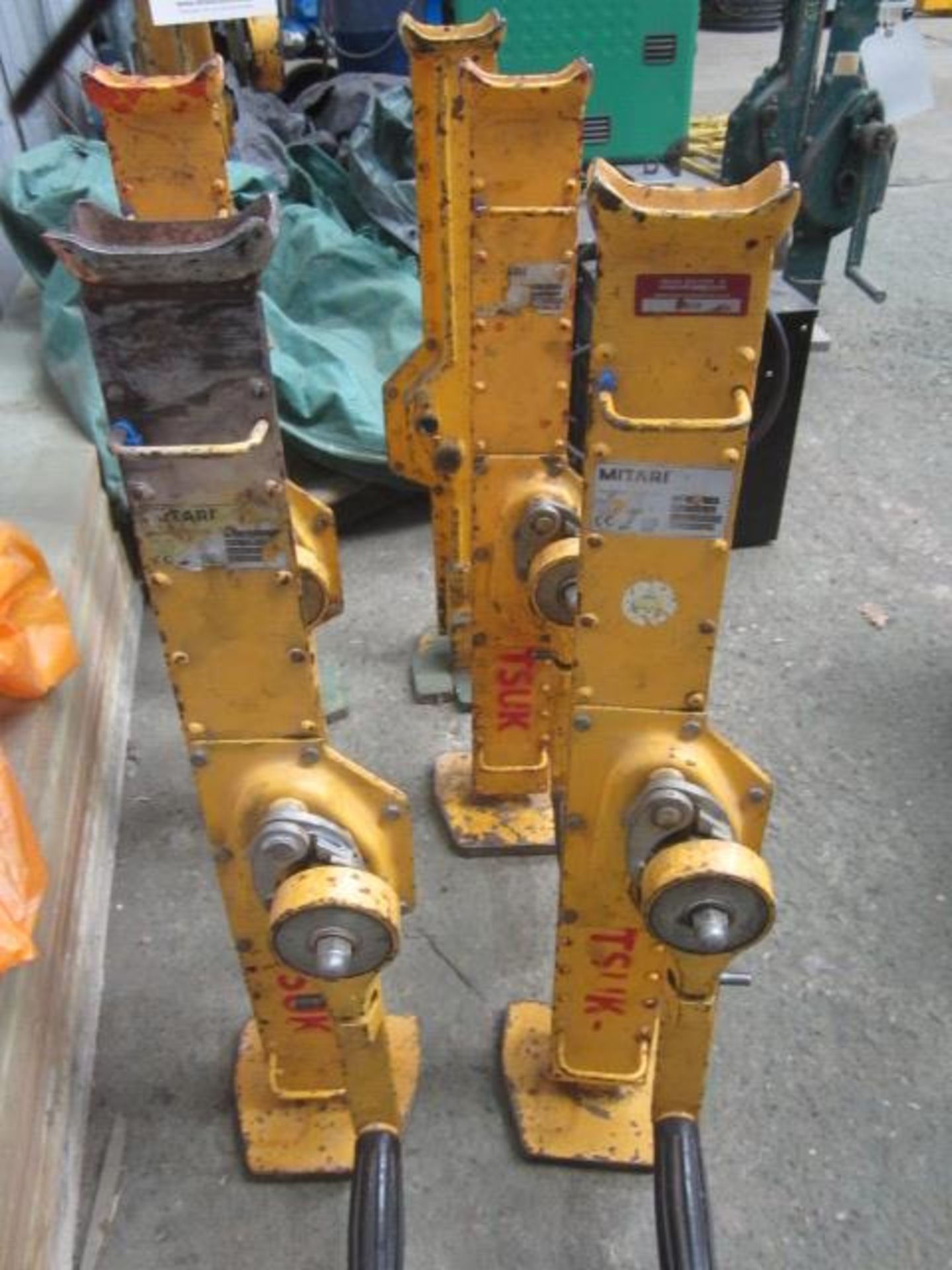 Six Mitari mechanical steel jacks SWL 1,500kg - 2 unknown working condition NB: This item has no - Image 2 of 4