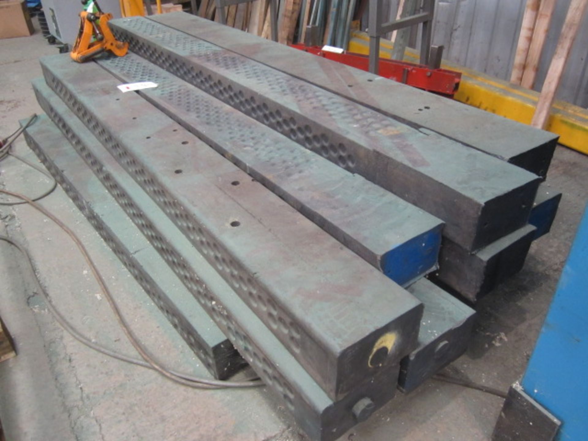 Quantity of various length plastic railway sleepers, as lotted - please refer to auction images