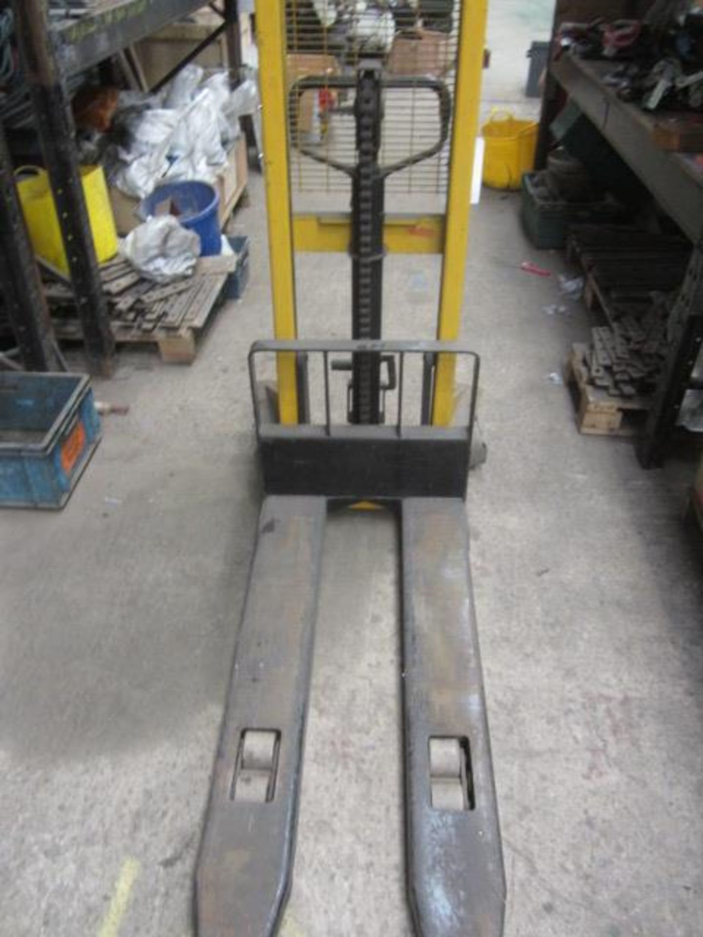 TUV hi-lift hydraulic pallet truck, capacity 1,000kg - Image 3 of 4