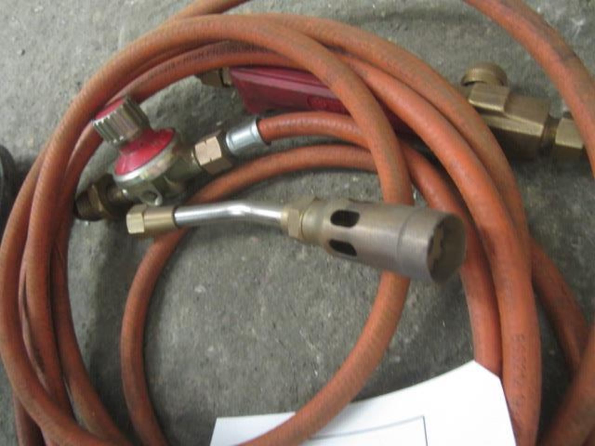 Two various gas burner torch heads and hose - Image 3 of 4