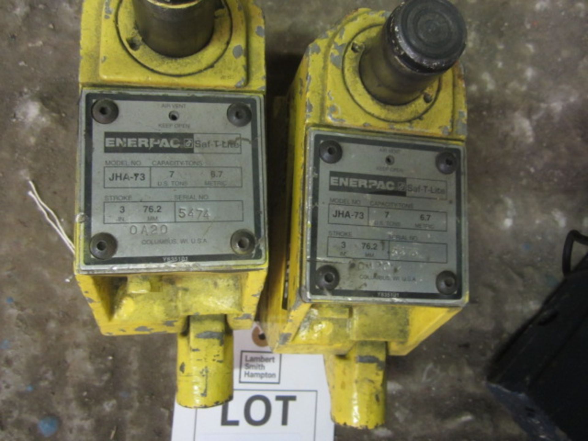 Two Enerpac Saf-T-Lite hydraulic jacks model JHA-73, 7 US tonne capacity NB: This item has no record - Image 2 of 3