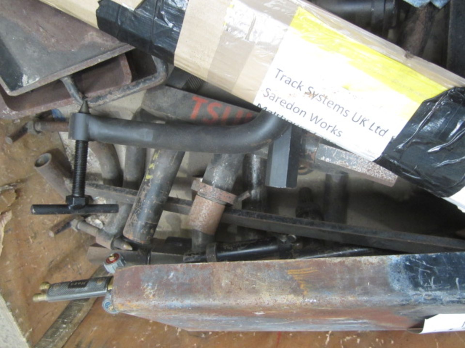 Box of Thermit welding equipment including torches, assorted moulds, etc. - Image 5 of 7