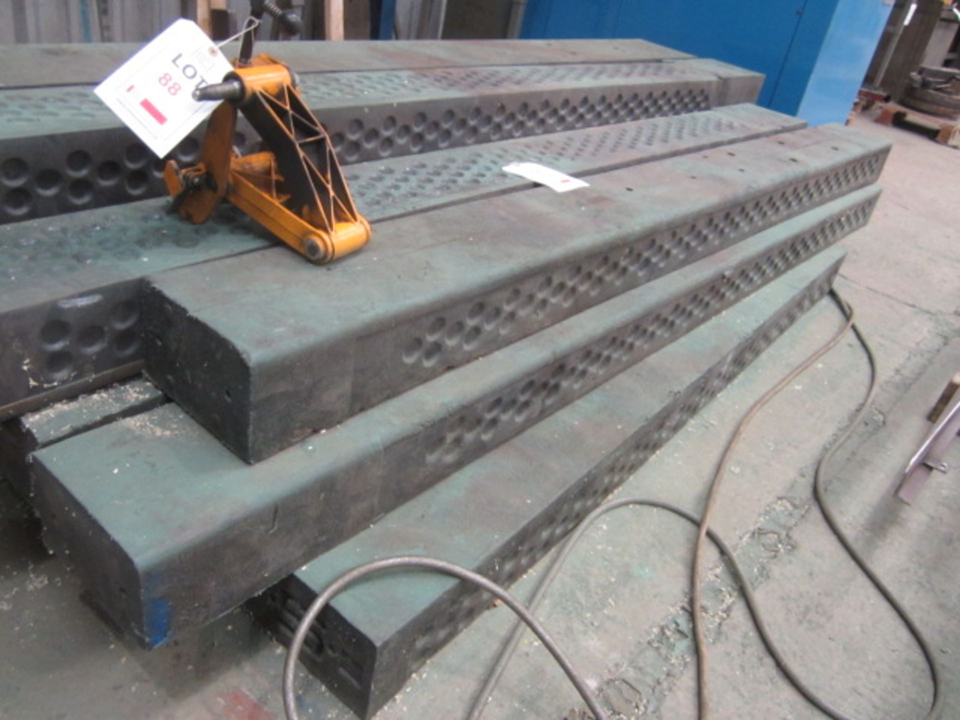 Quantity of various length plastic railway sleepers, as lotted - please refer to auction images - Image 4 of 5