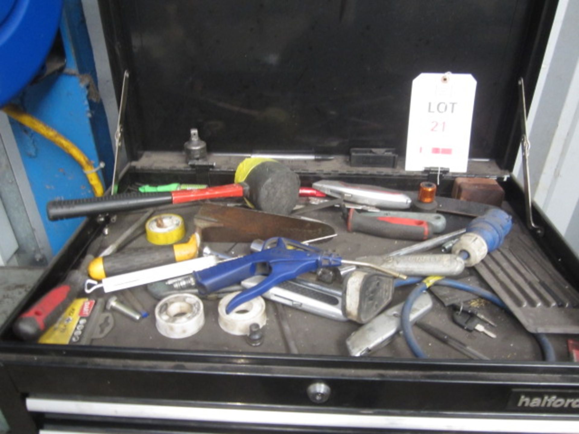 Halfords 13 drawer mobile tool chest with contents including assorted hand tools, cutters etc., as - Image 2 of 8