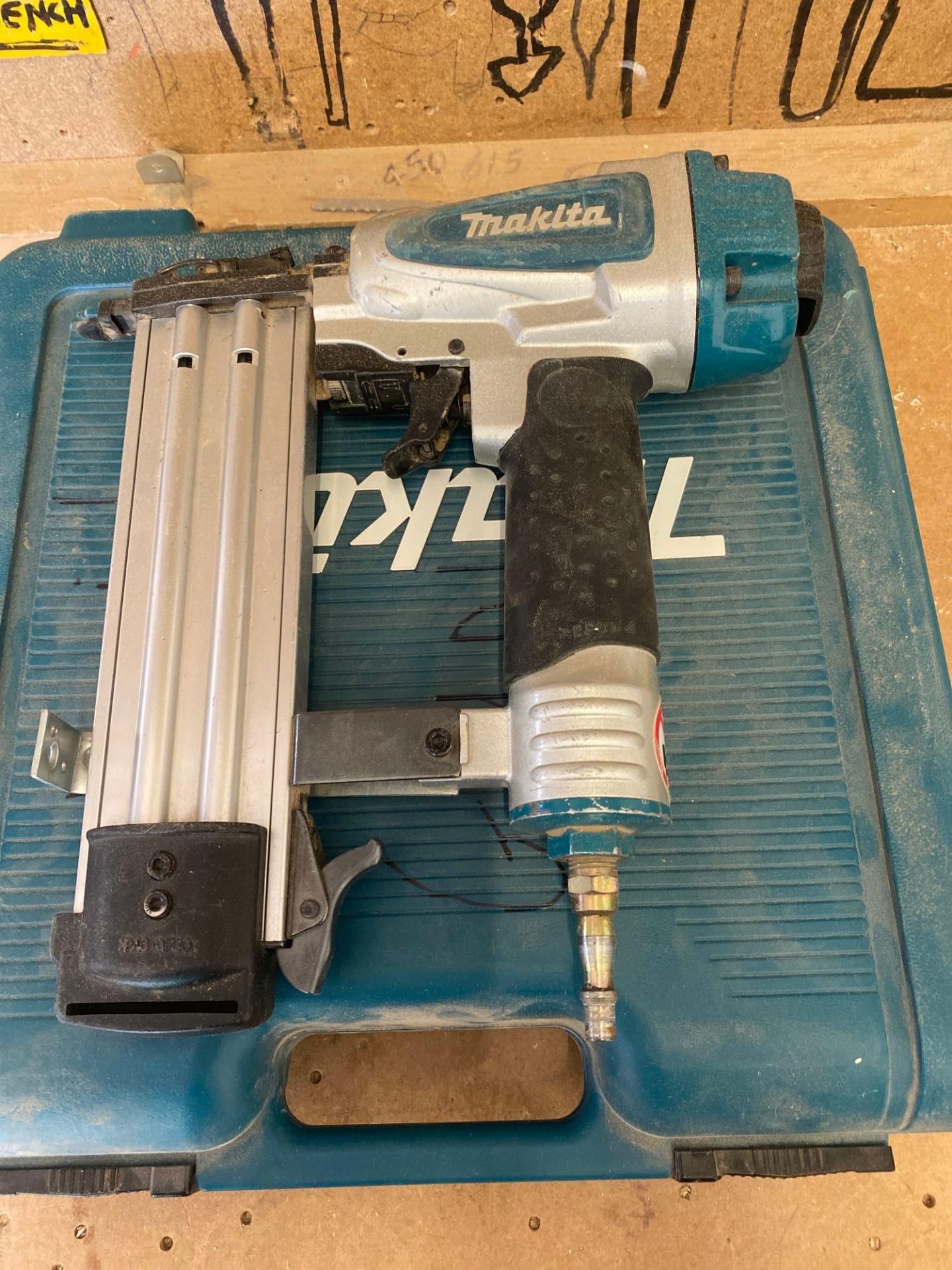 2 Makita pneumatic Brad nailers model AF505N complete with one carry case - Image 5 of 6