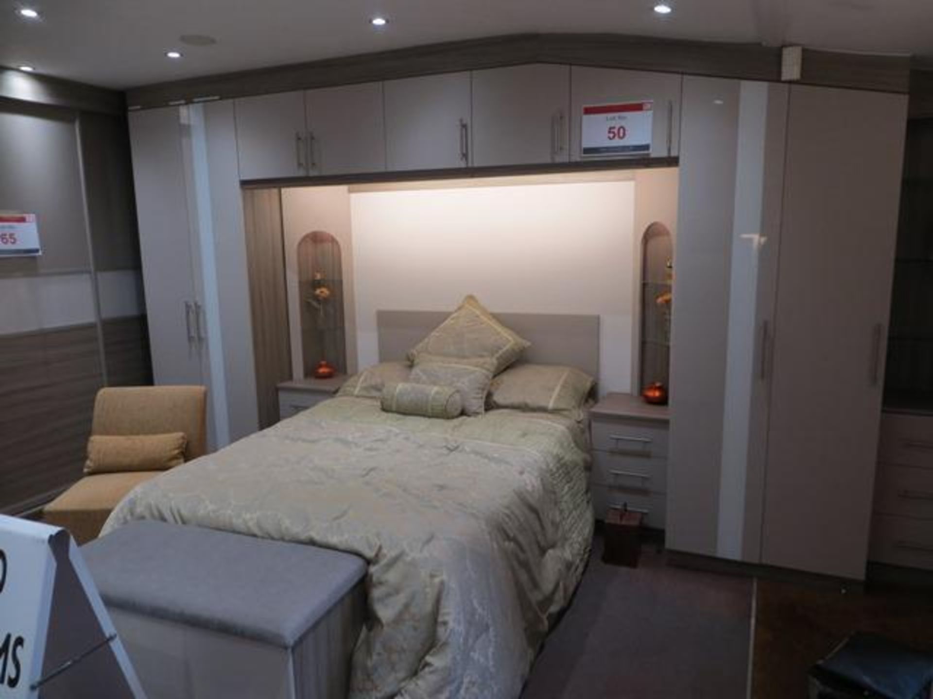 Bespoke installation bedroom suite comprising: 2-door wardrobe, 5-door bridge above bed with 2 bedsi - Image 9 of 11
