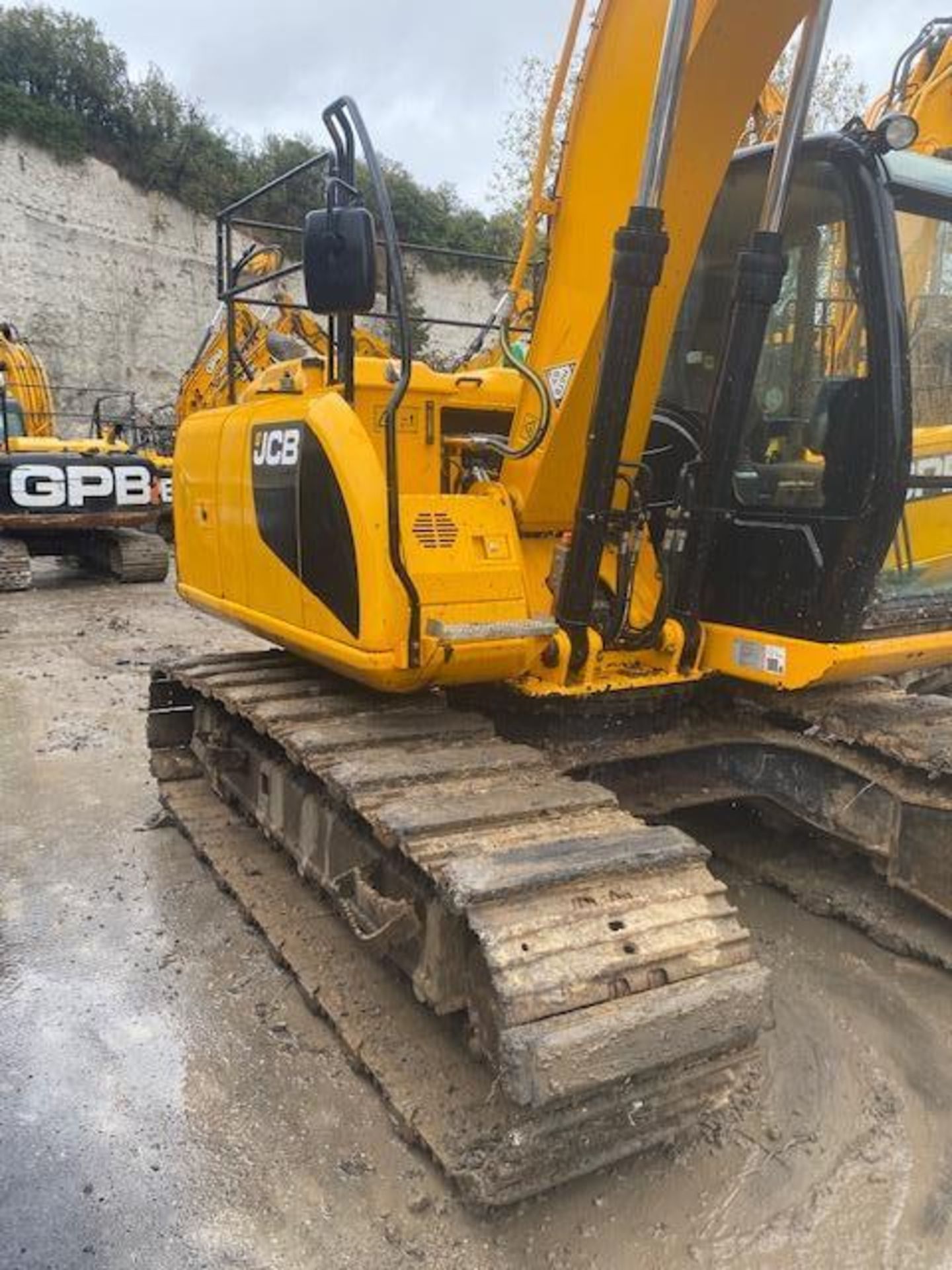 JCB JS130LC+ 13 ton excavator (E12) (2014) - Image 2 of 12