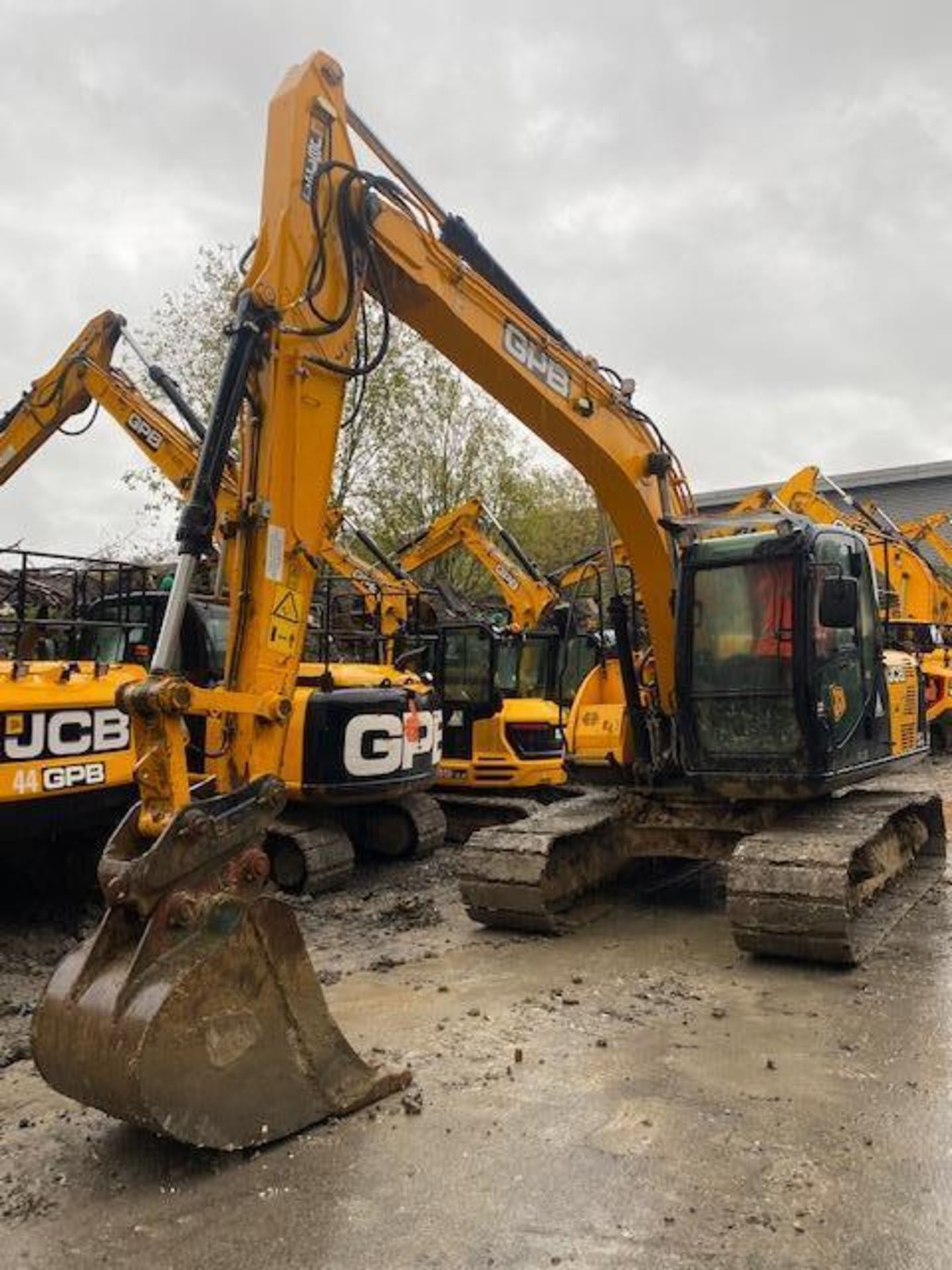 JCB JS131 13 ton excavator (E21) (2017) - Image 2 of 14