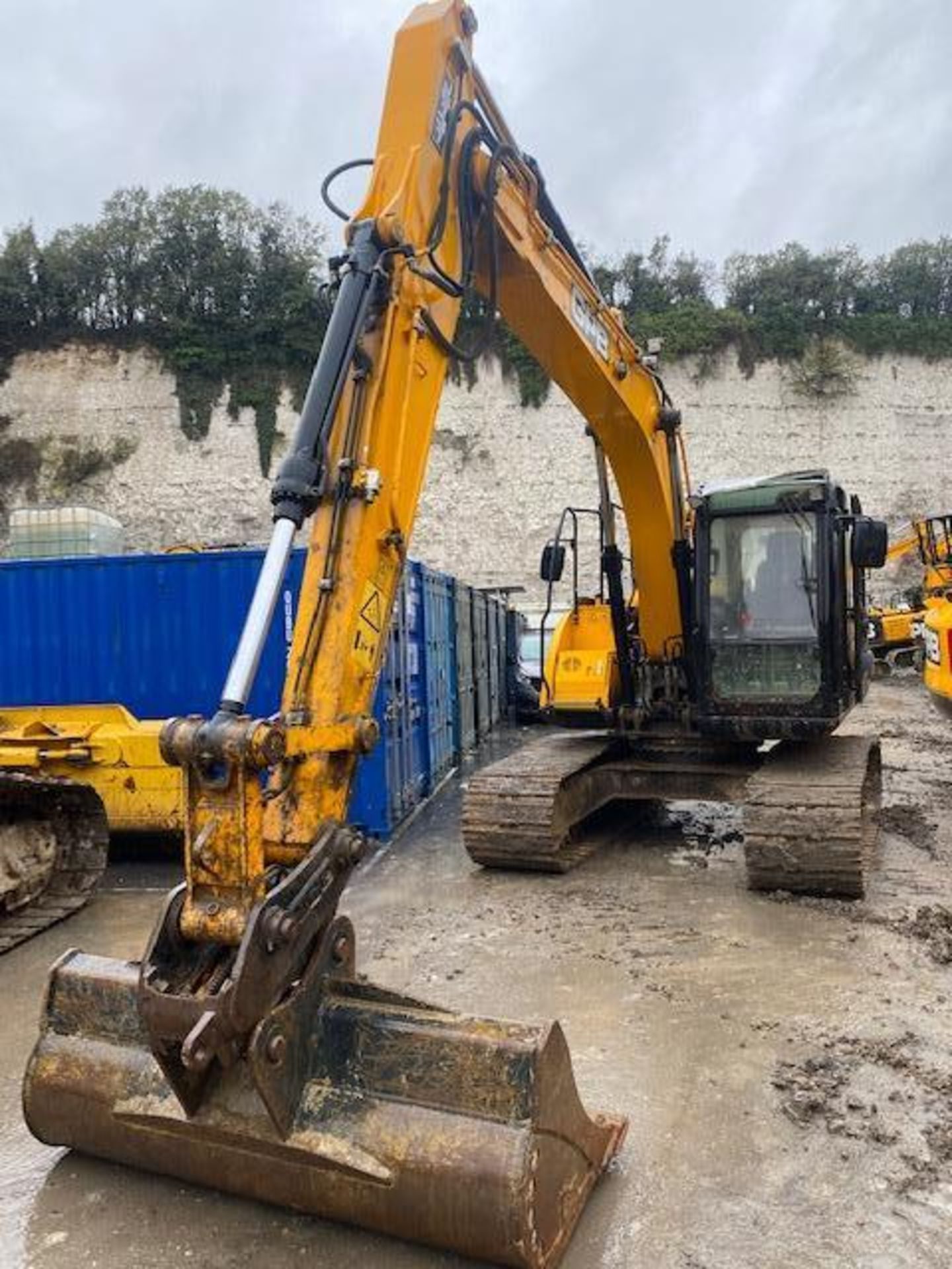 JCB JS131 excavator (2017) - Image 2 of 12