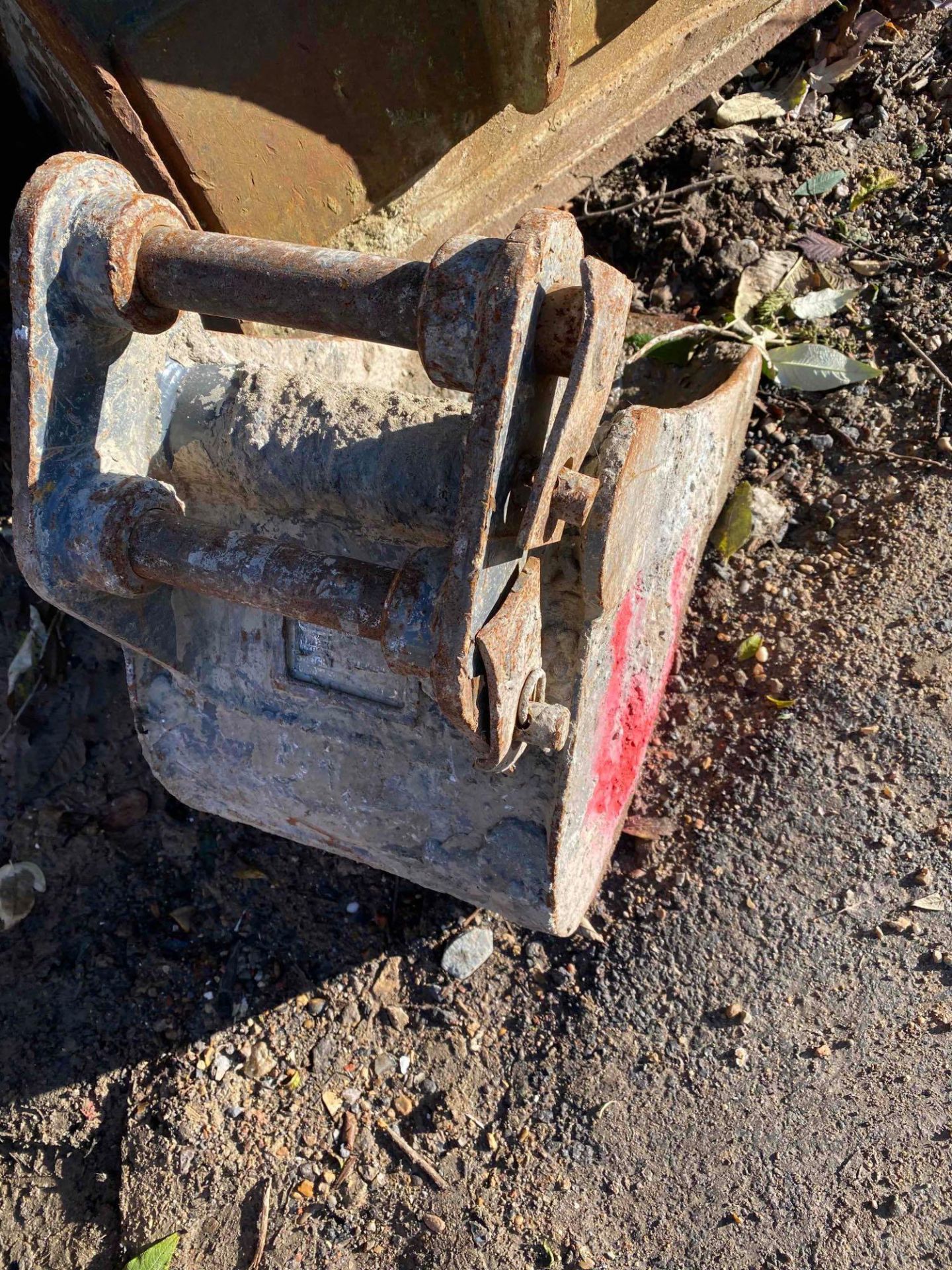 Excavator bucket, length 30cm, pin size 35mm *This lot is located at Deltank Haulage 732 London Road