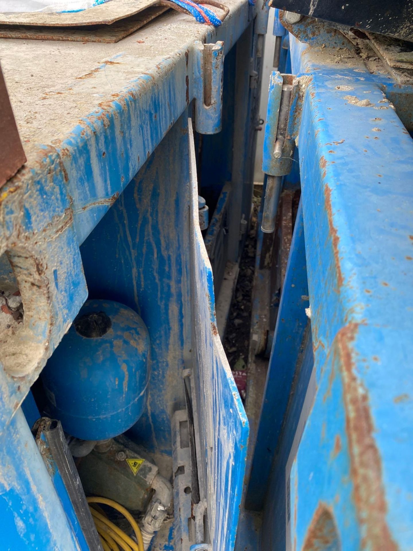 Blue rinse concrete washout unit - Image 3 of 5