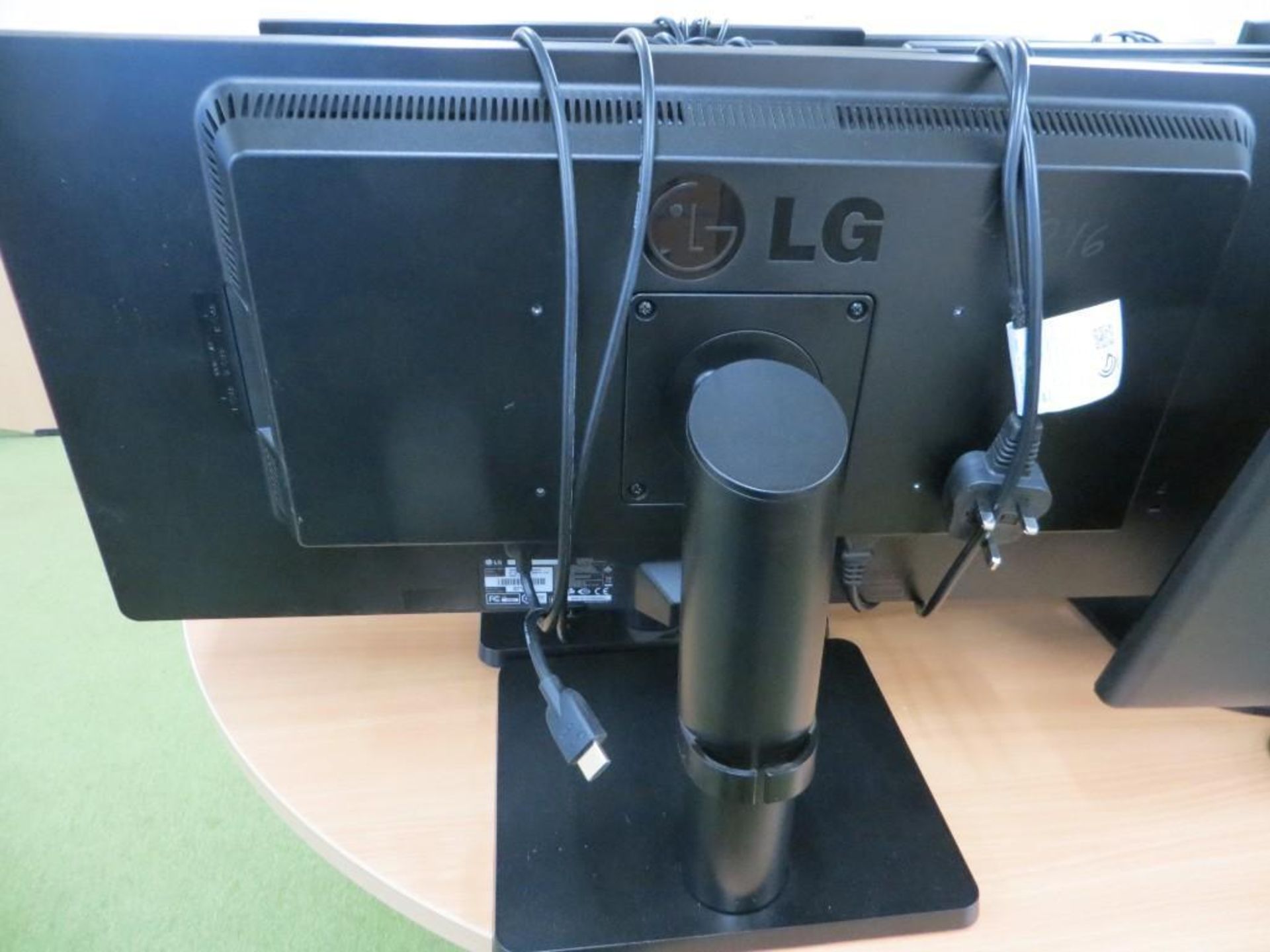 Four LG 29” flat screen monitors - Image 3 of 3