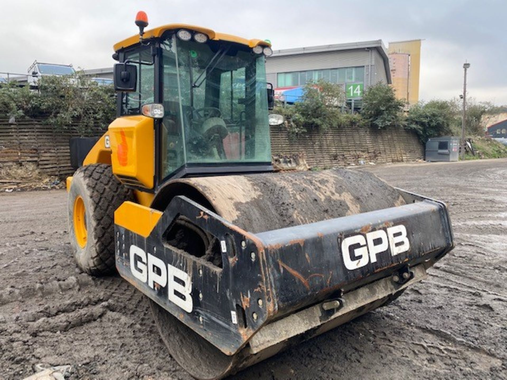 JCB 12 ton Roller model VMD117 (2016) - Image 2 of 14