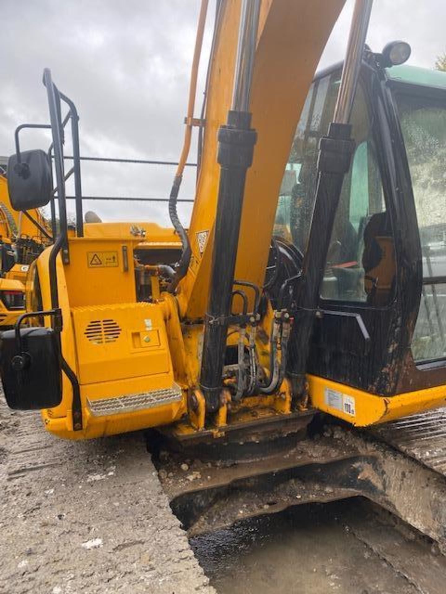 JCB JS130 13 ton excavator (E9)(2014) - Image 7 of 13