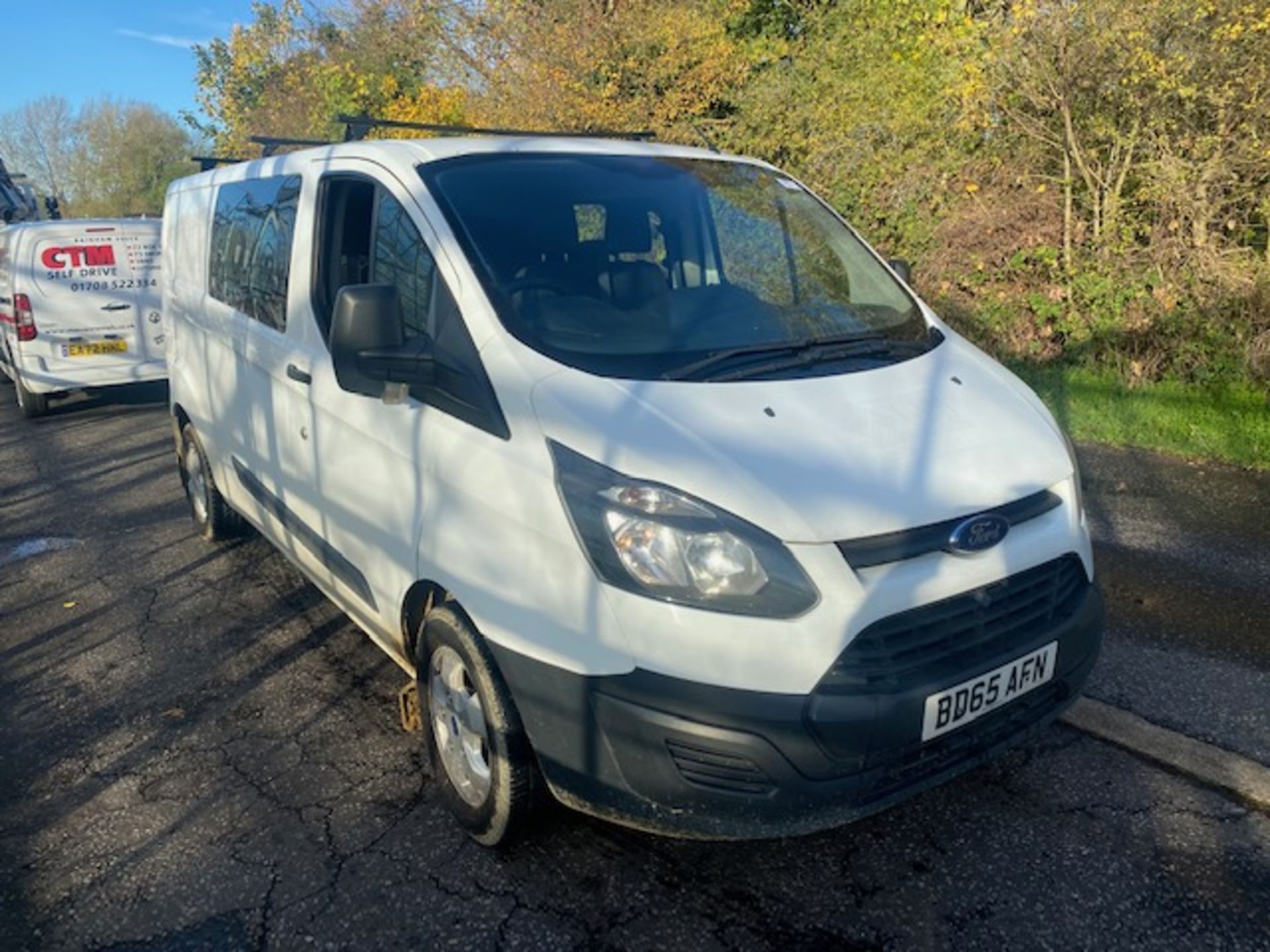 FORD TRANSIT CUSTOM 290 L2 DIESEL FWD - 2.2 TDCi 100ps Low Roof D/Cab VanDOR 15/11/2015 - Image 2 of 14