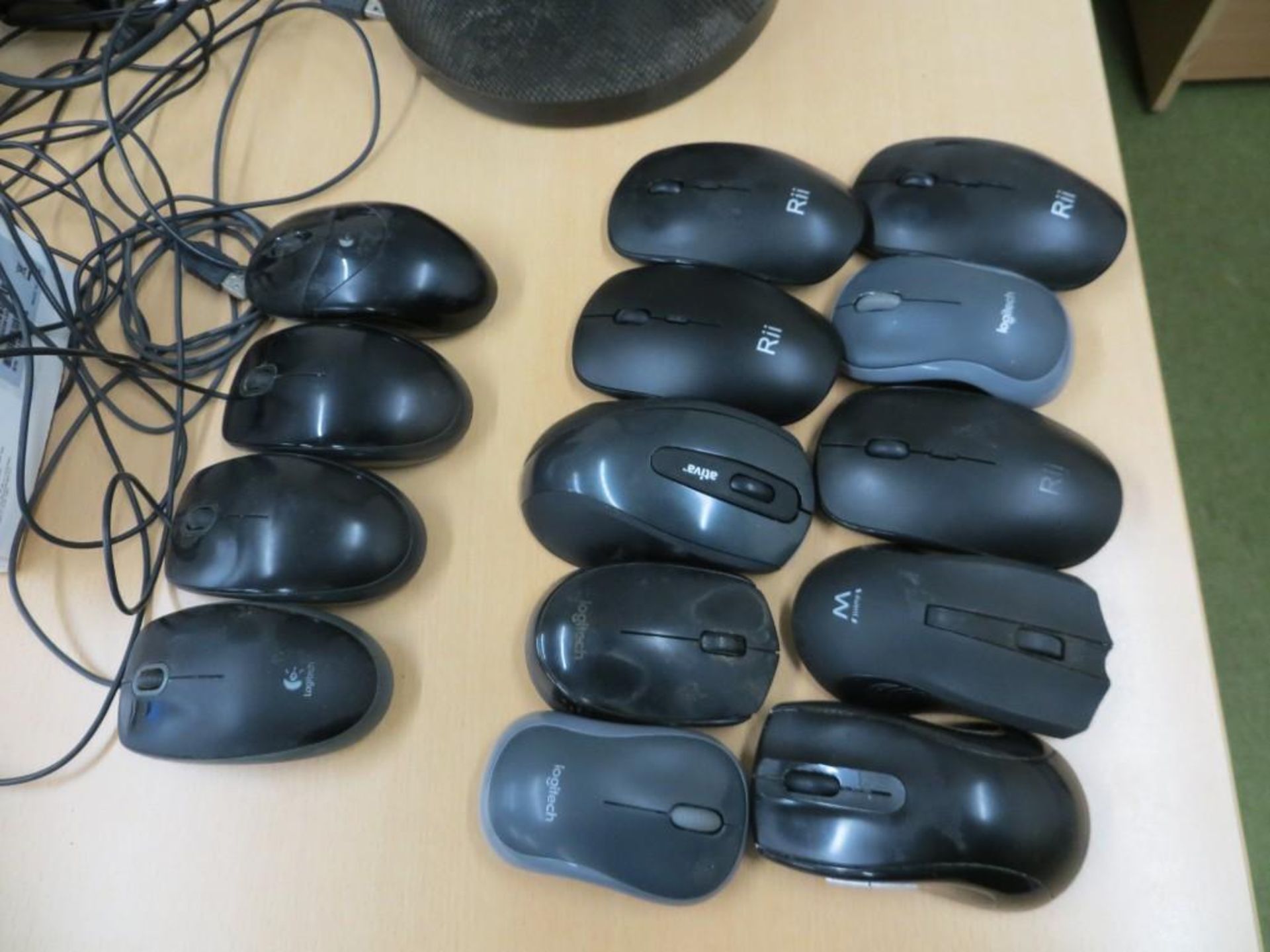 Seven Logitech keyboards, Four Rii wireless keyboards, 10 various wireless mice, 4 various mice, 2 - Image 4 of 4