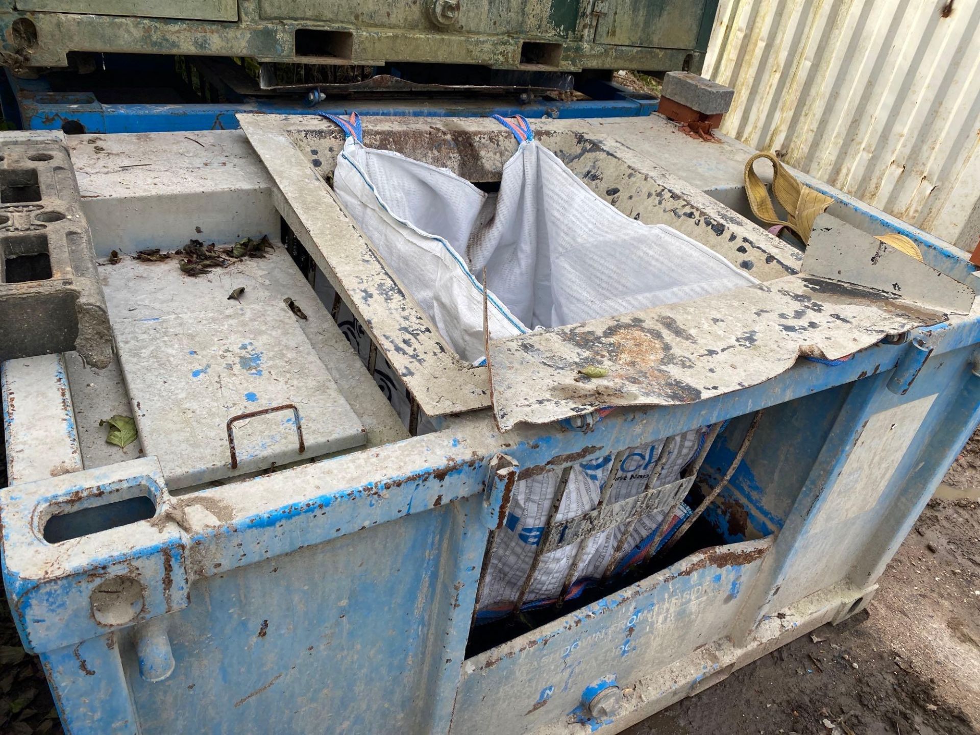 Blue rinse concrete washout unit - Image 5 of 5