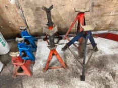 7 various axle stands