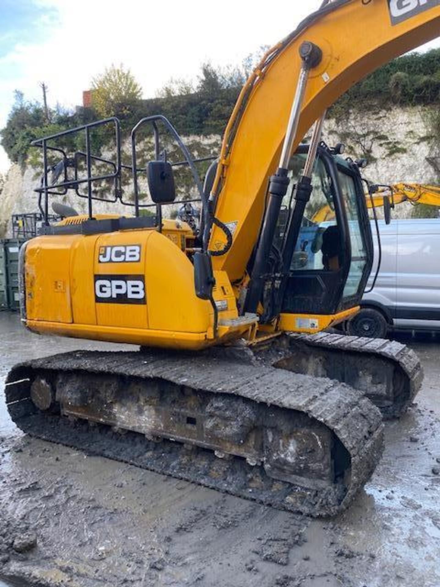 JCB JS130 13 ton excavator (E18)(2015) - Image 2 of 14