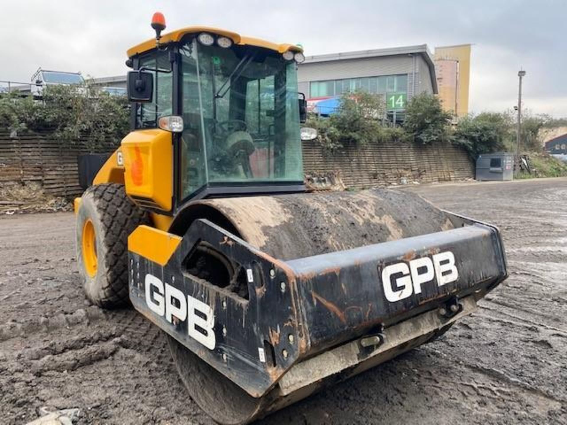 JCB 12 ton Roller model VMD117 (2016) - Image 4 of 14