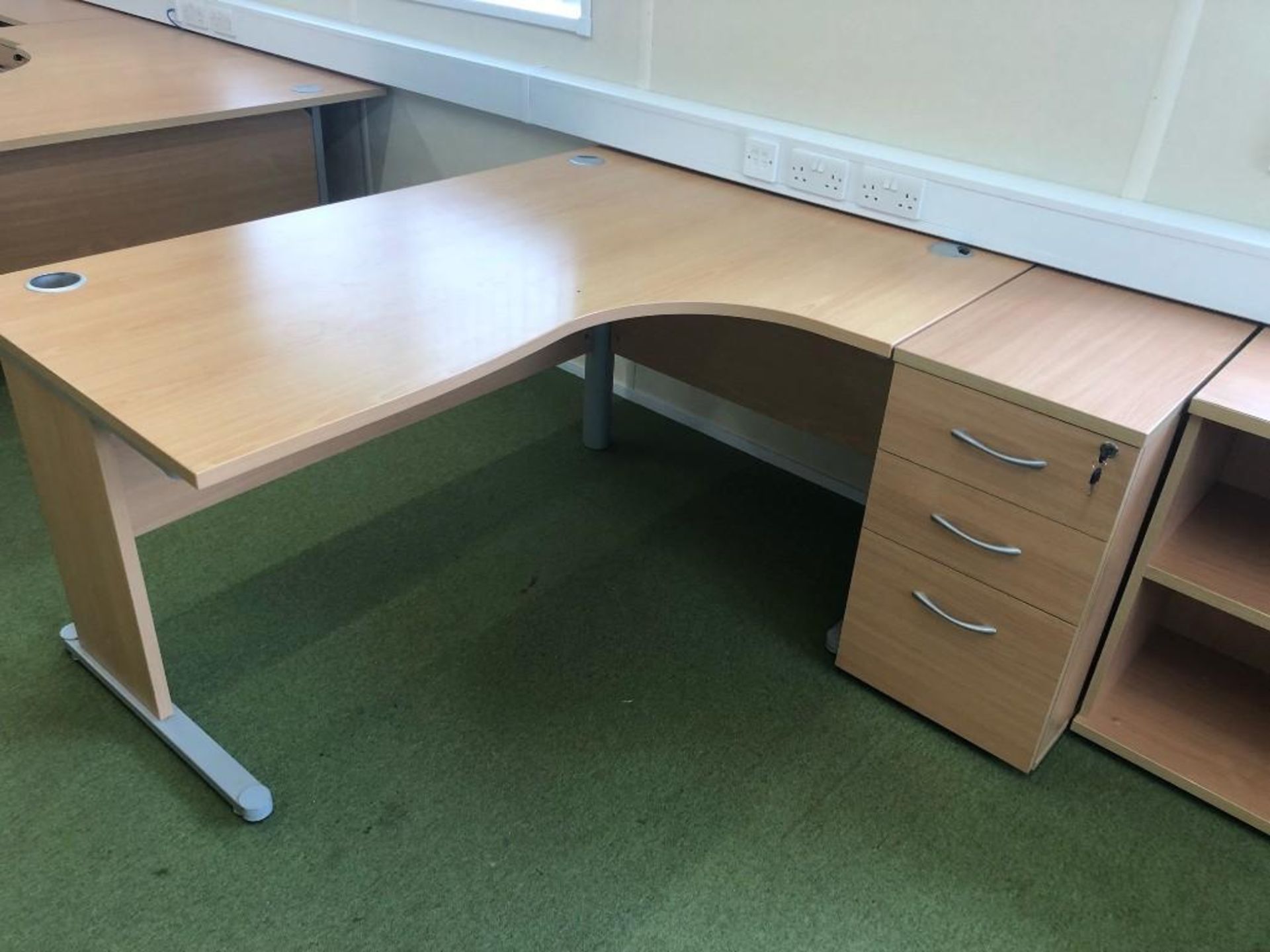 Two light oak veneer wavefront work stations c/w two desk high pedestals, two desk high bookcases,, - Image 3 of 4