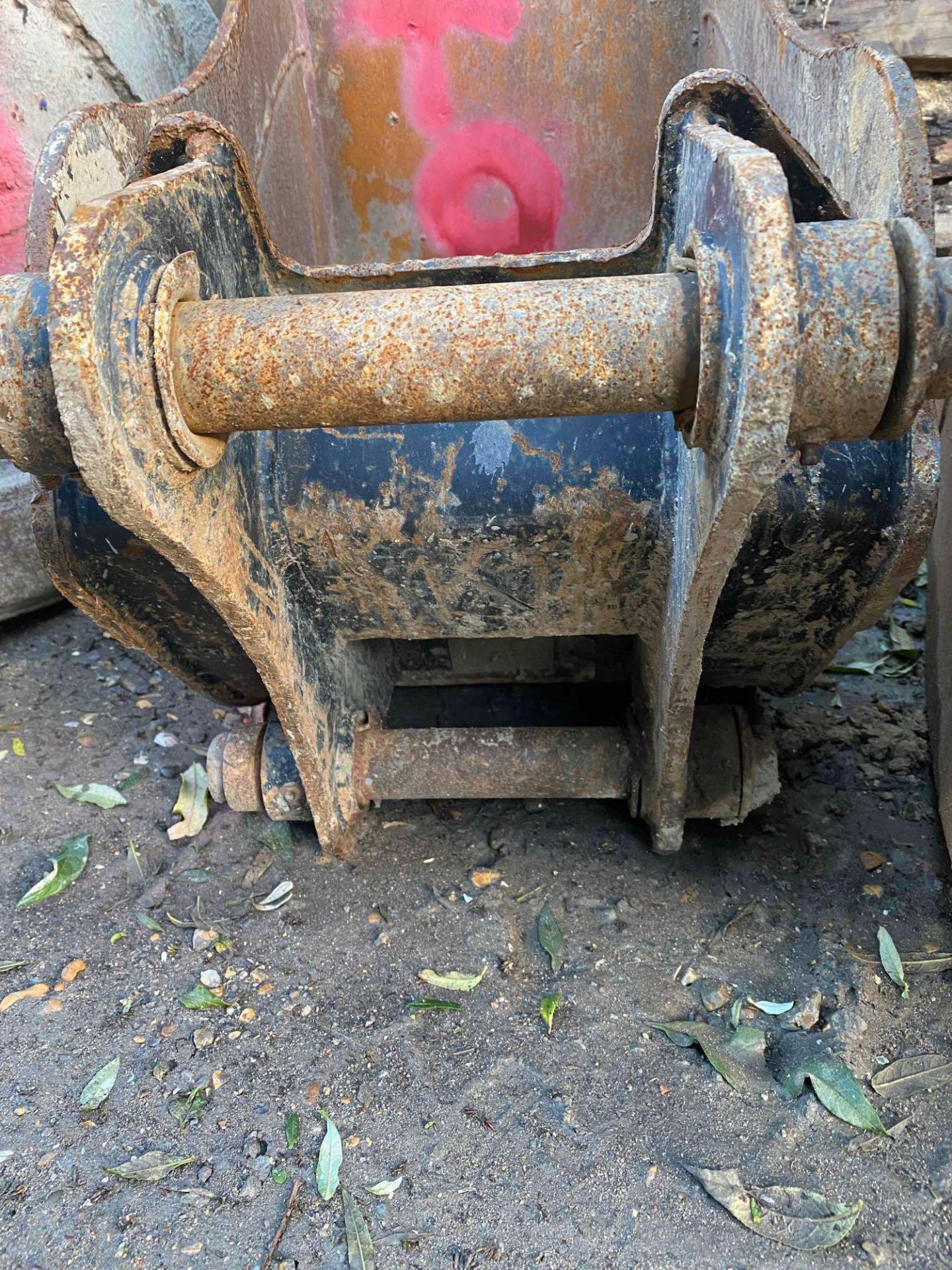 Excavator bucket, length 40cm pin size 45mm *This lot is located at Deltank Haulage 732 London - Image 4 of 4