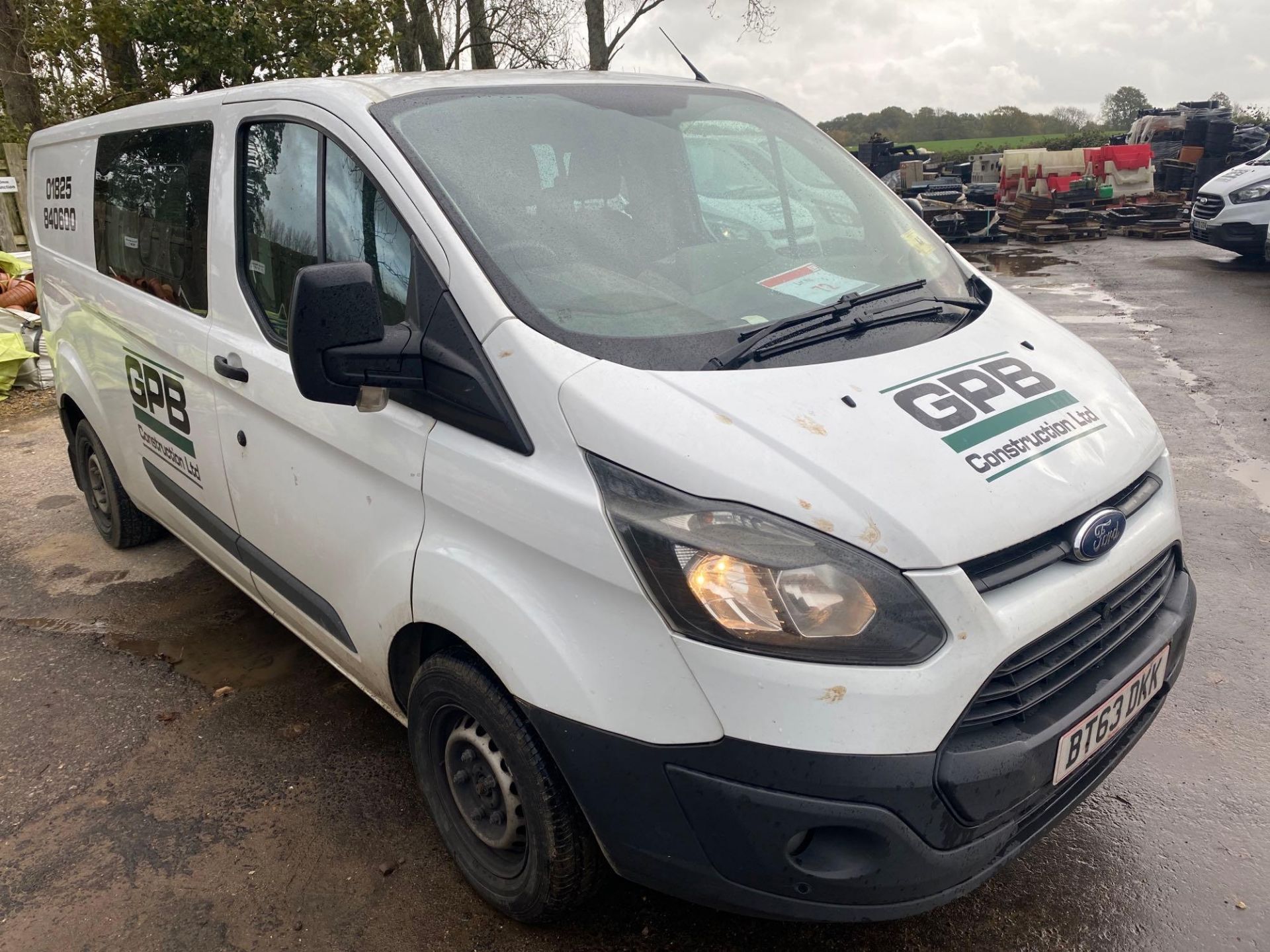 FORD TRANSIT CUSTOM 290 L2 DIESEL FWD - 2.2 TDCi 125ps Low Roof D/Cab Crew Cab Van, DOR 27/01/14 - Image 3 of 13