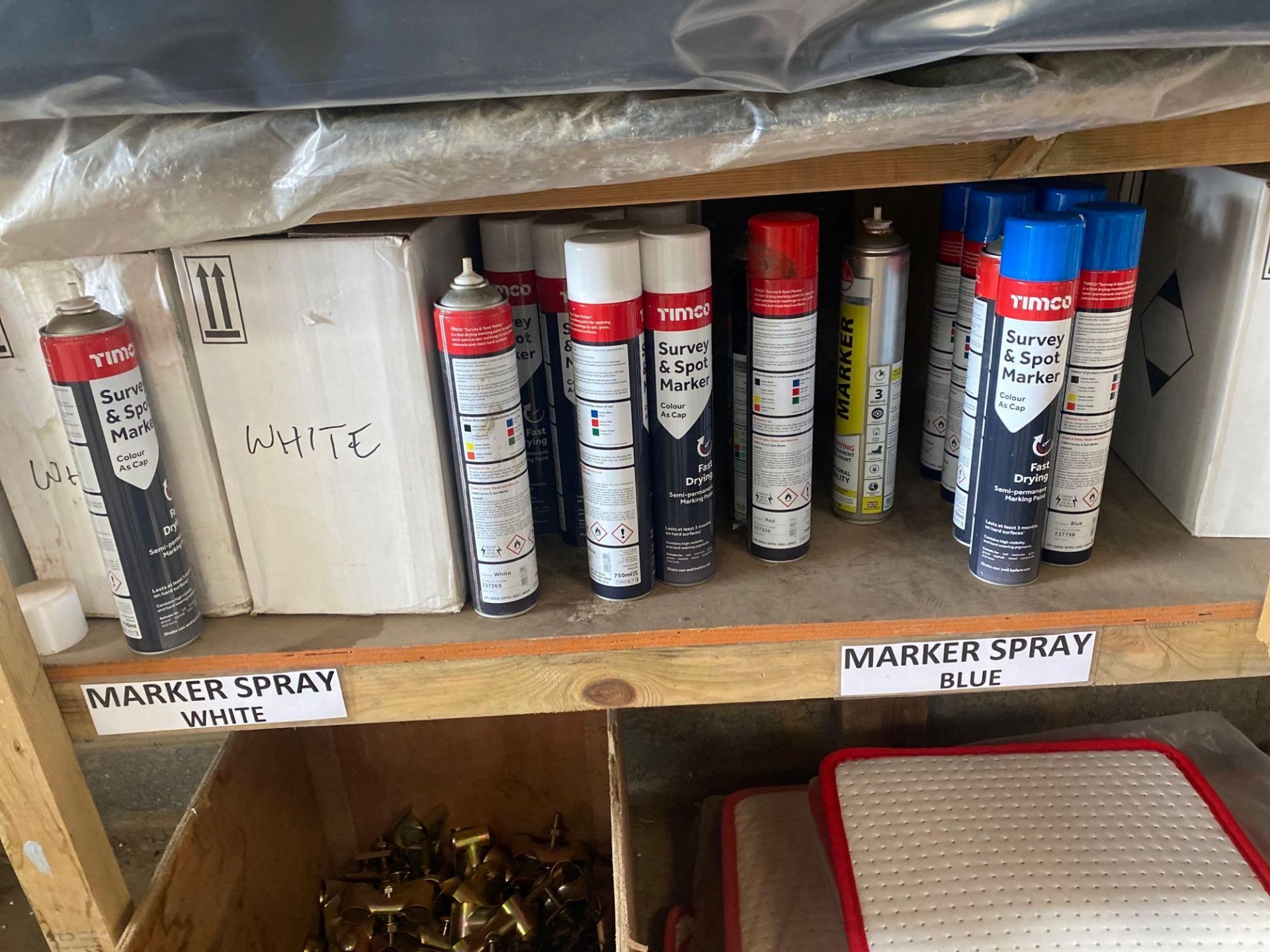 Contents of 4 shelves to include a large quantity of survey and spot marker sprays, red yellow white - Image 3 of 4