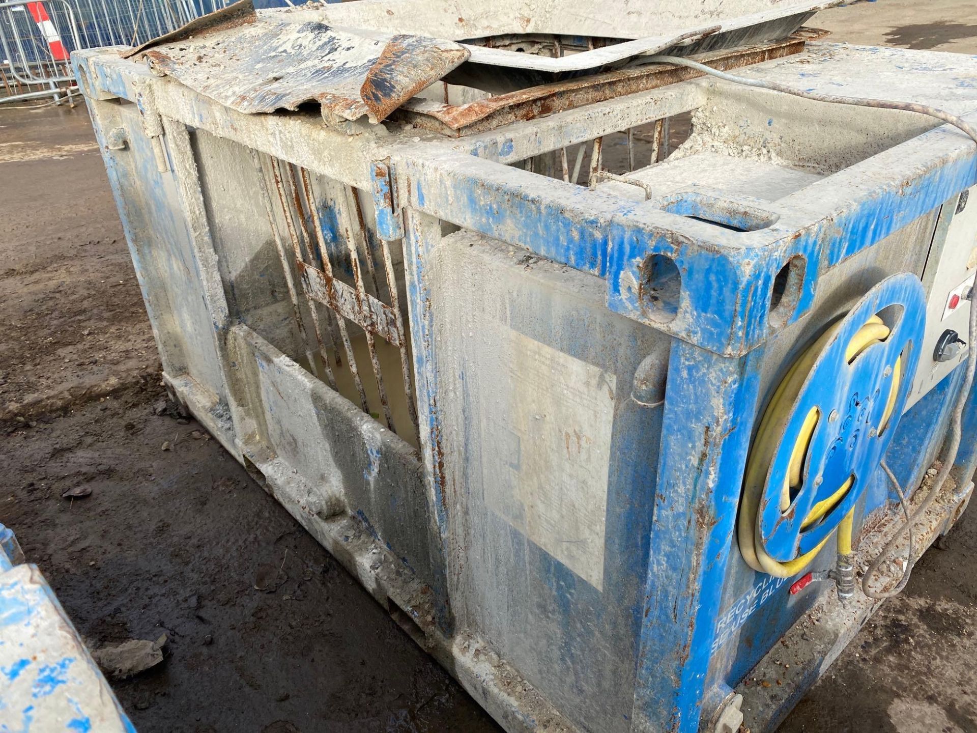 Blue rinse concrete washout unit - Image 4 of 5