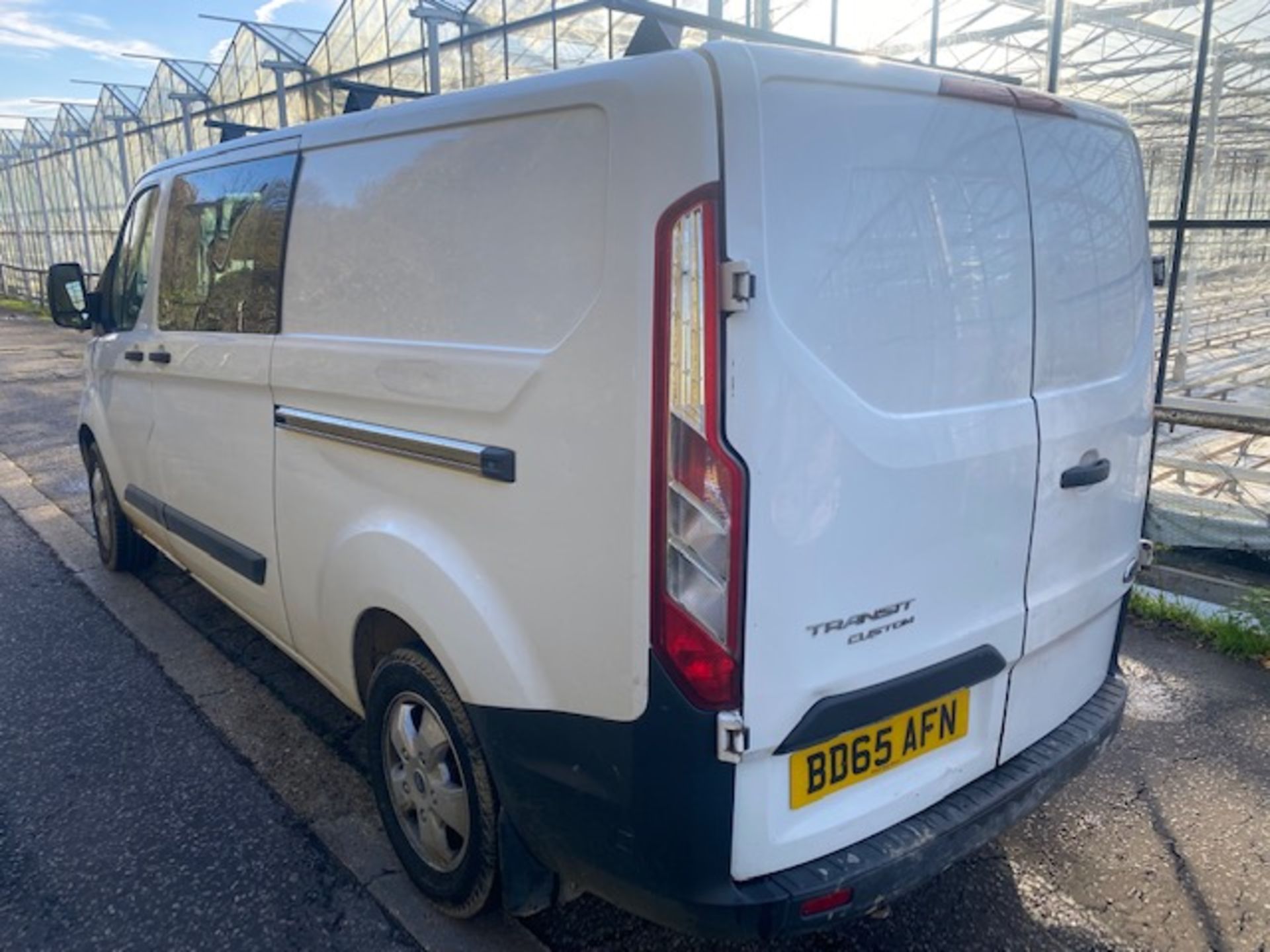 FORD TRANSIT CUSTOM 290 L2 DIESEL FWD - 2.2 TDCi 100ps Low Roof D/Cab VanDOR 15/11/2015 - Image 4 of 14