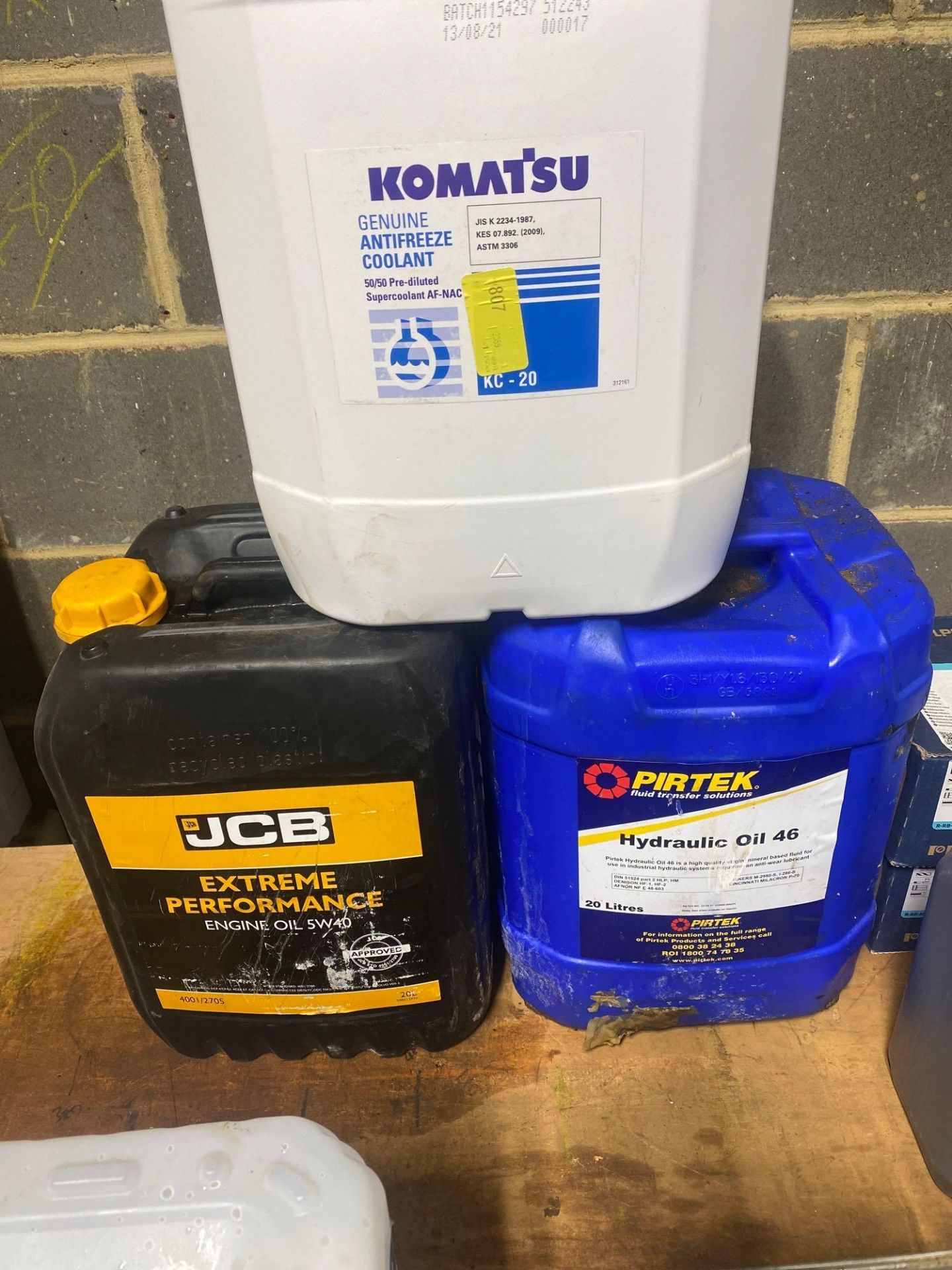 20 L of JCB extreme performance engine oil, 20 L of Komatsu genuine antifreeze coolant, 20 L of Pirt