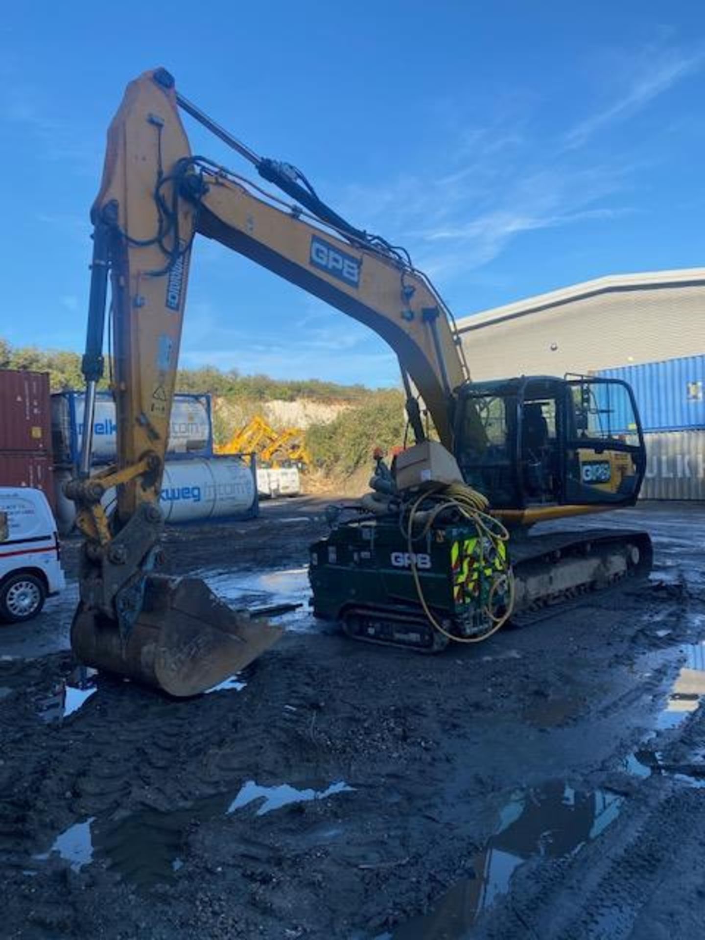 JCB JS220 22 ton Excavator (E19)(2015) - Image 2 of 12