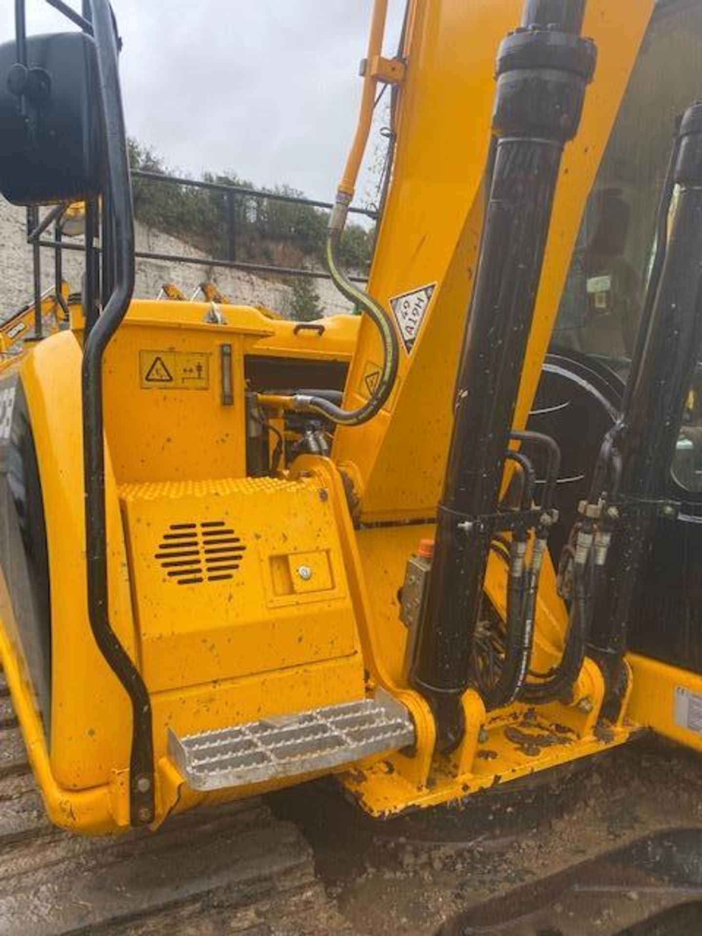 JCB JS130LC+ 13 ton excavator (E12) (2014) - Image 6 of 12