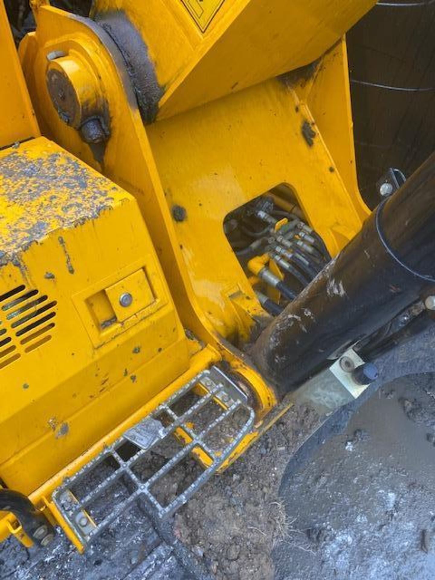 JCB JS220AU 22 ton Excavator (E14) (2014) - Image 8 of 14