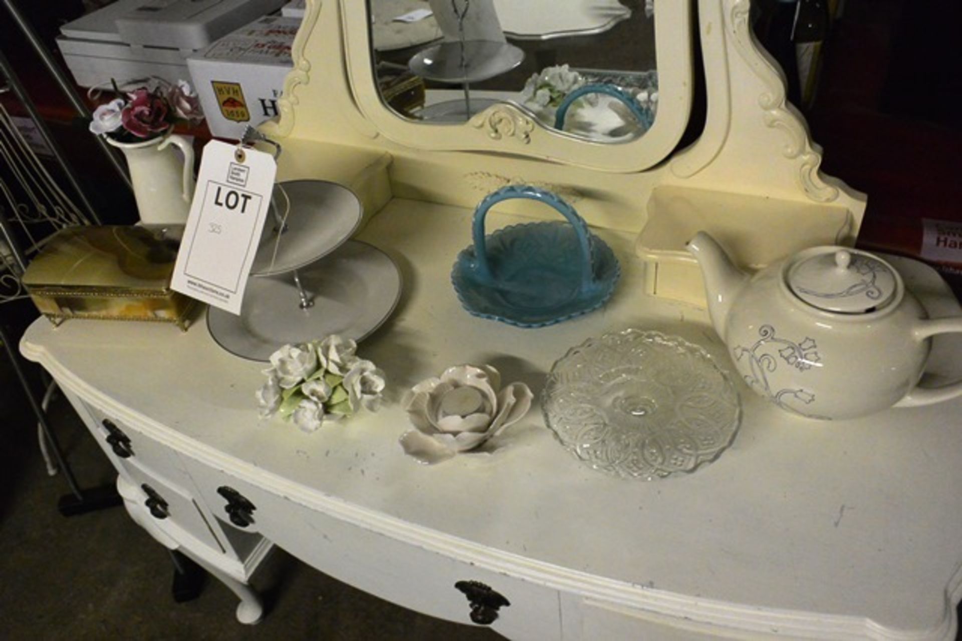 Various tableware and decorations (as lotted) ** Located: Stoneford Farm, Steamalong Road, Isle