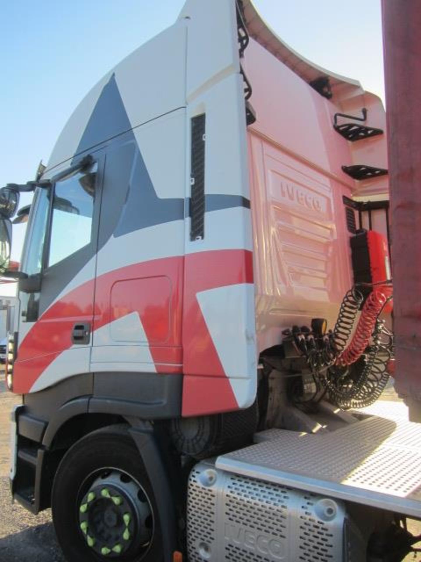 Iveco Stralis AS440S46TX/P 6x4 tractor unit Registration: YL15 OSG Recorded mileage: 513,356 kms - Image 4 of 22