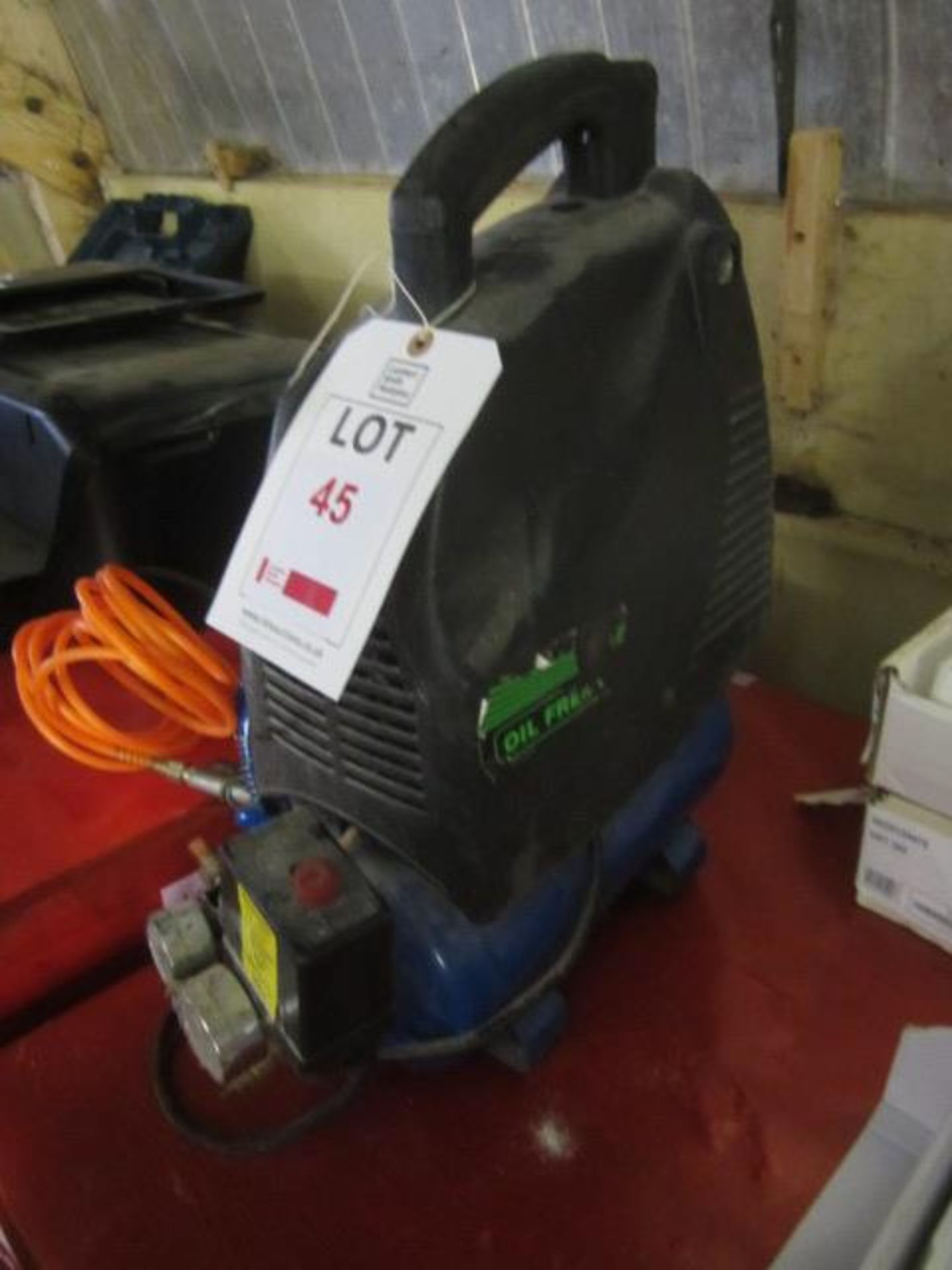 Draper oil free 1.5hp portable air compressor, 240v ** Located: Stoneford Farm, Steamalong Road, - Image 4 of 5