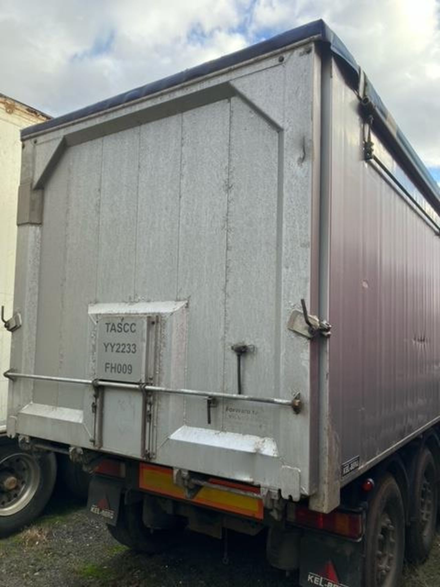 kel-berg tri-axle aluminium body bulk tipping trailer with weighing system VIN: SKBT40D317KE13381 - Image 3 of 7